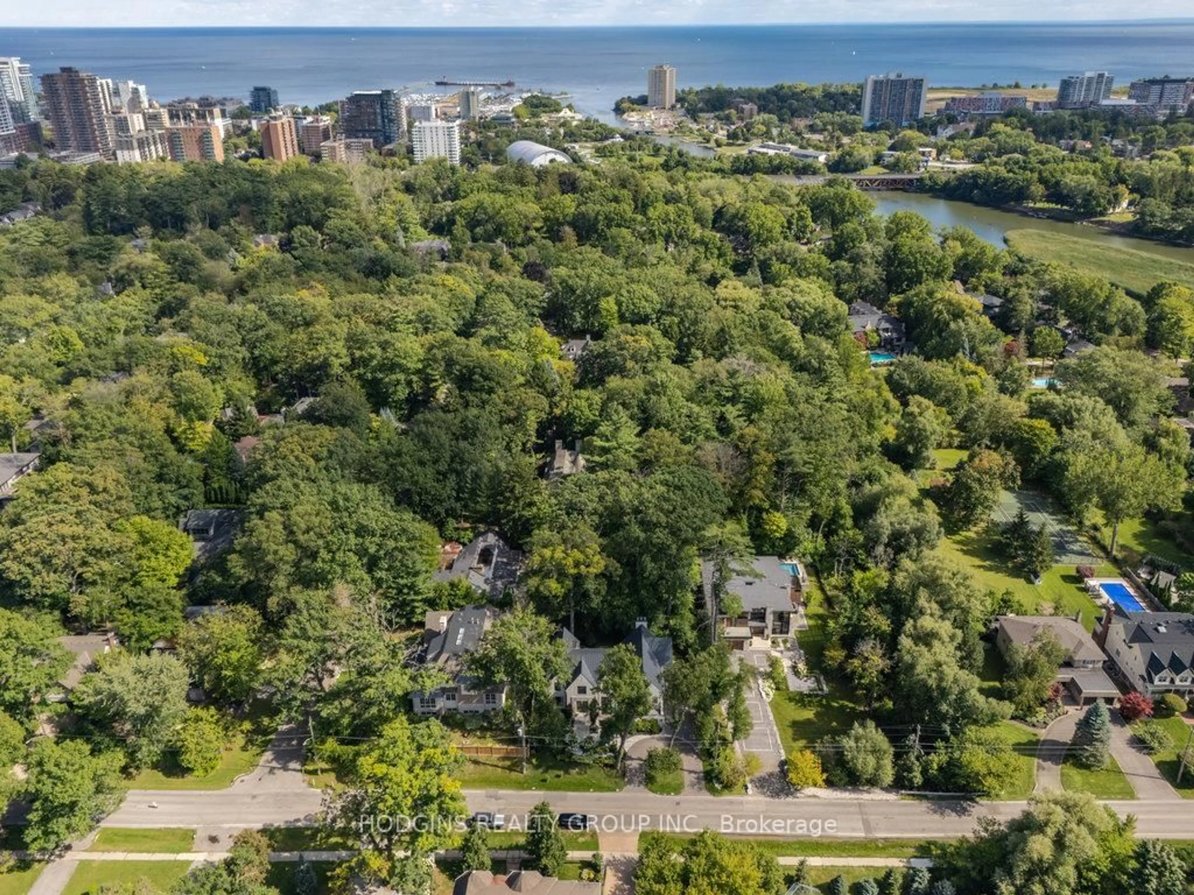 A pic from outside/outdoor area/front of a property/back of a property/a pic from drone, water/lake/river/ocean view for 238 Mineola Rd, Mississauga Ontario L5G 2C9
