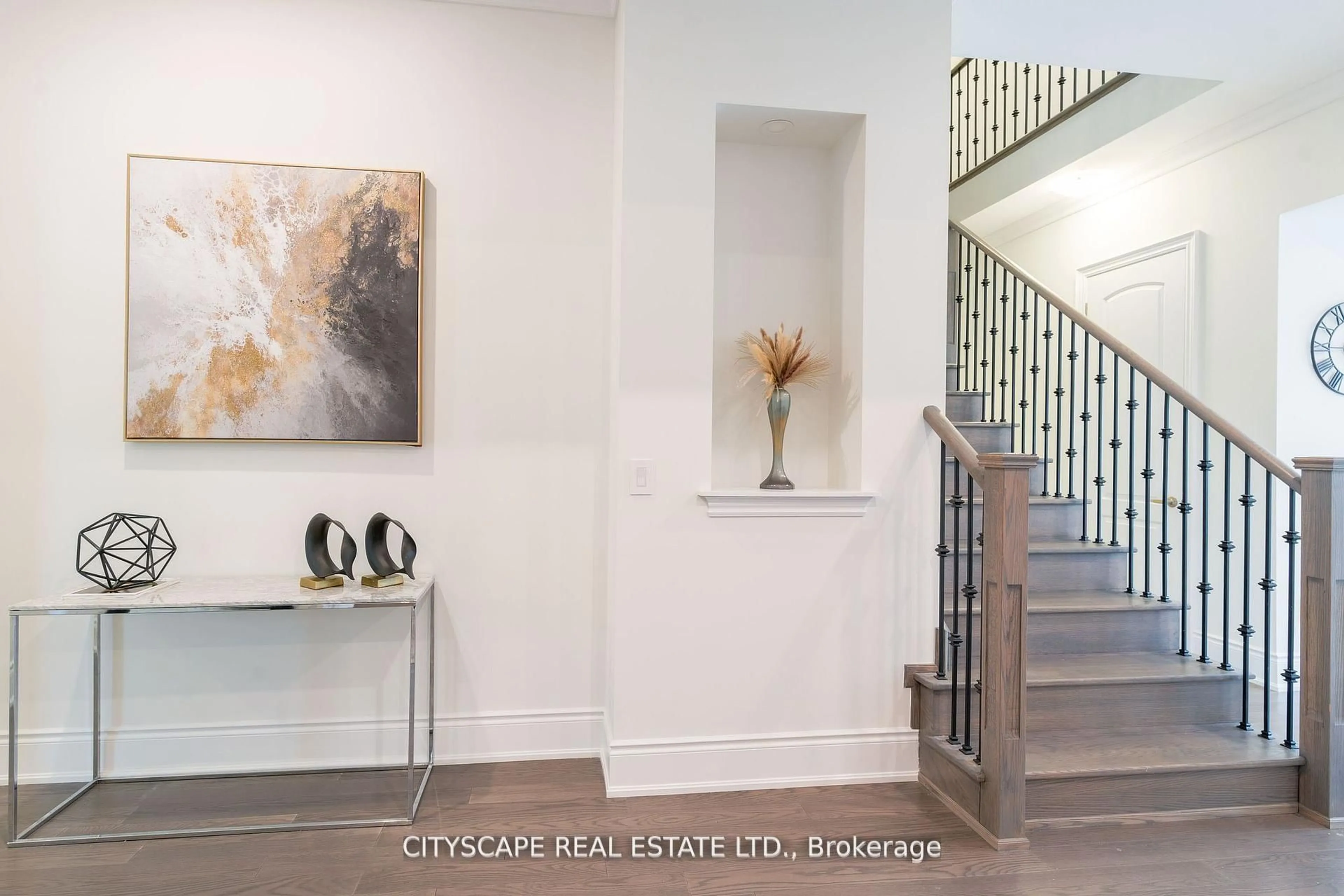 Indoor entryway for 2405 Irene Cres, Oakville Ontario L6M 5M2