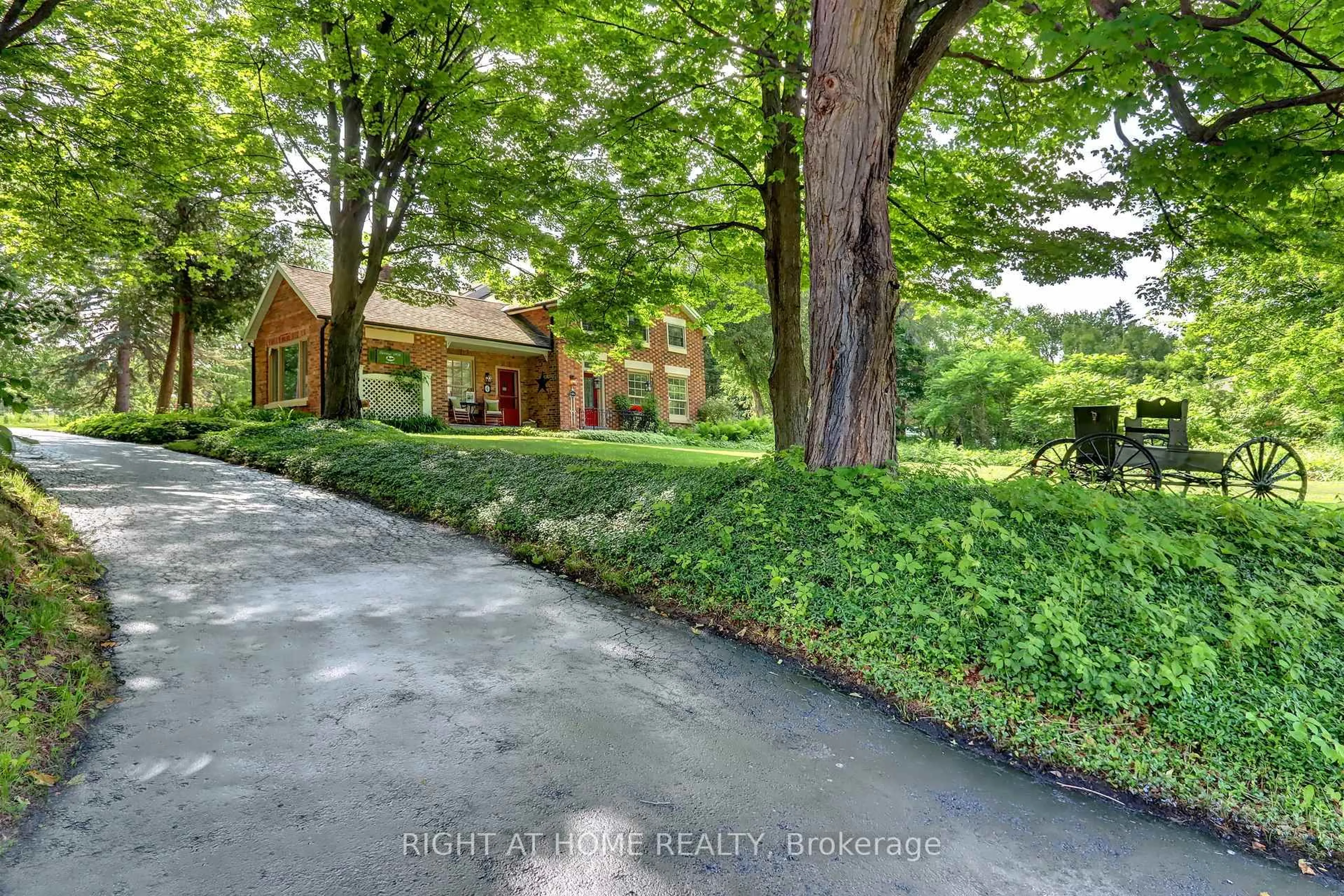 A pic from outside/outdoor area/front of a property/back of a property/a pic from drone, street for 4 Stewarttown Rd, Halton Hills Ontario L7G 4S5