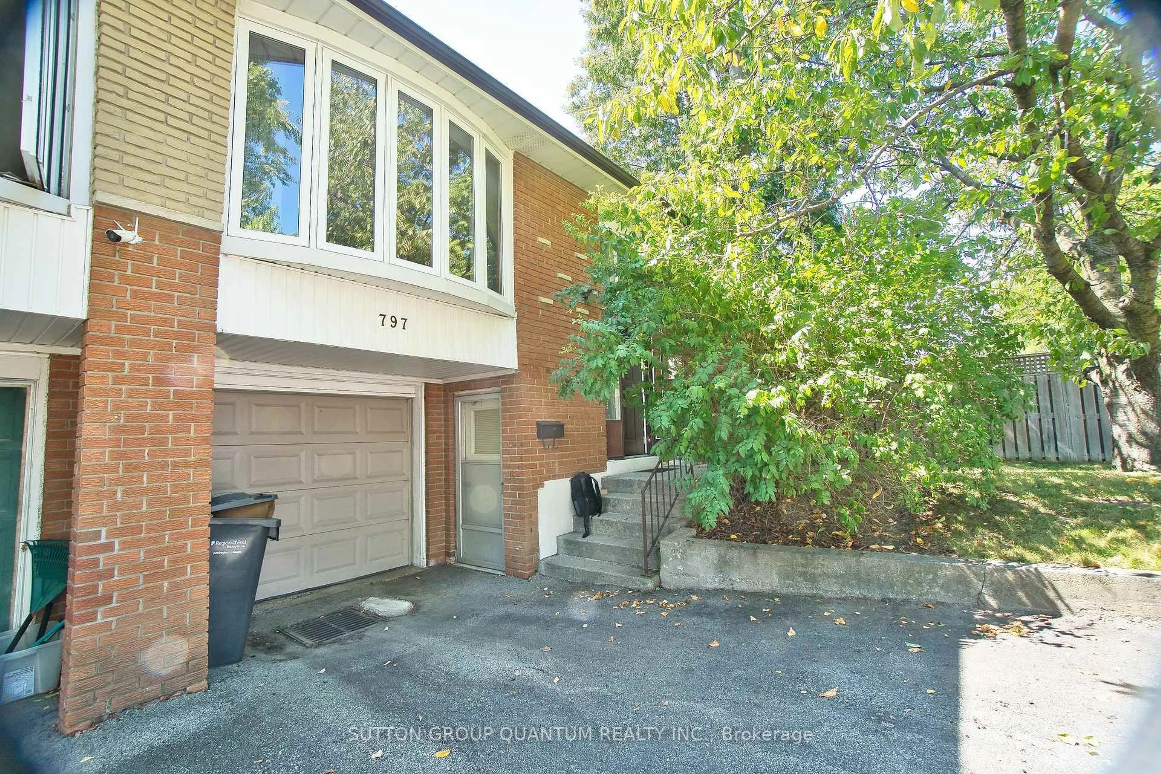 Home with brick exterior material, street for 797 Eaglemount Cres, Mississauga Ontario L5C 1H2