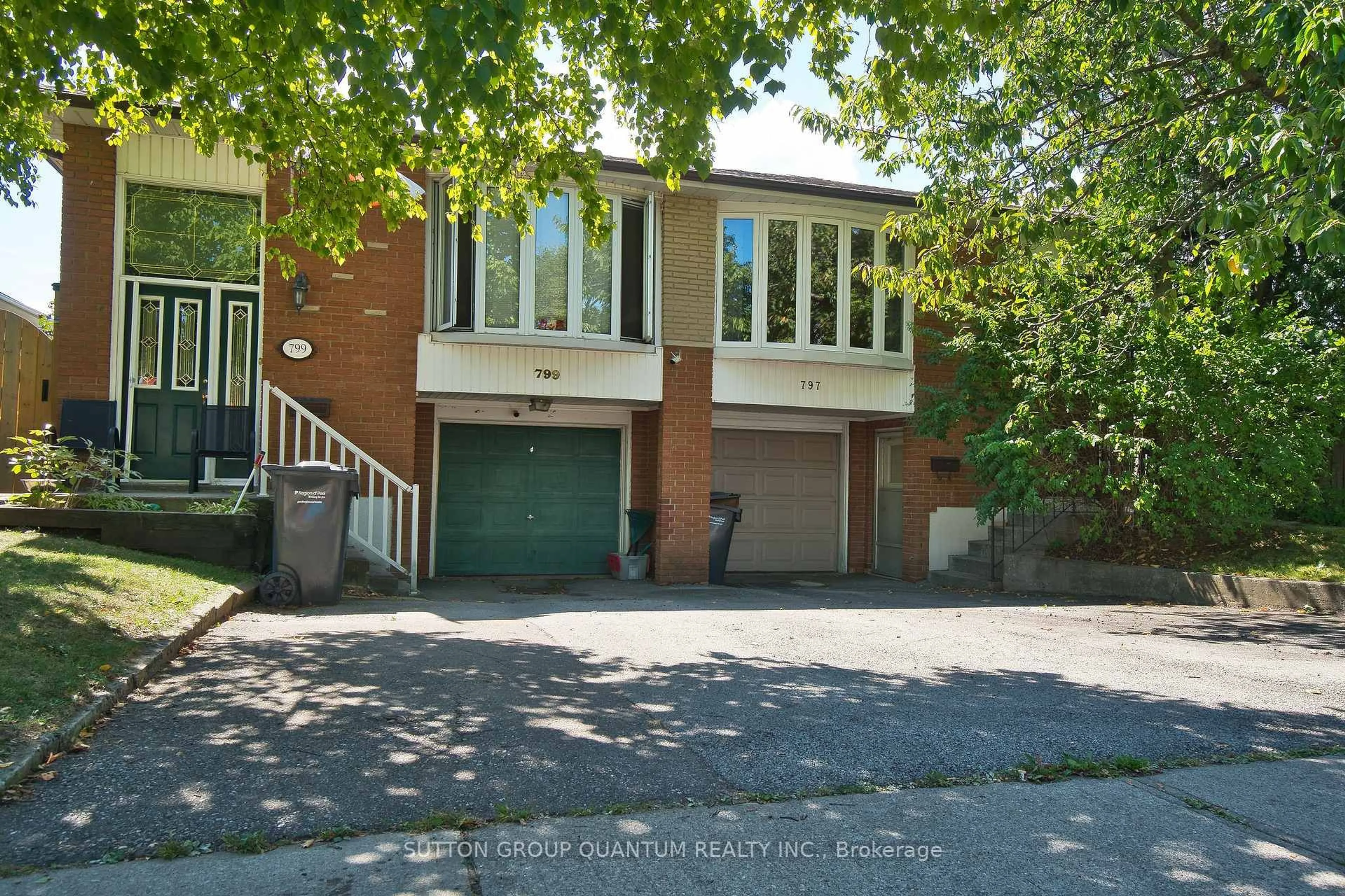 Home with brick exterior material, street for 797 Eaglemount Cres, Mississauga Ontario L5C 1H2