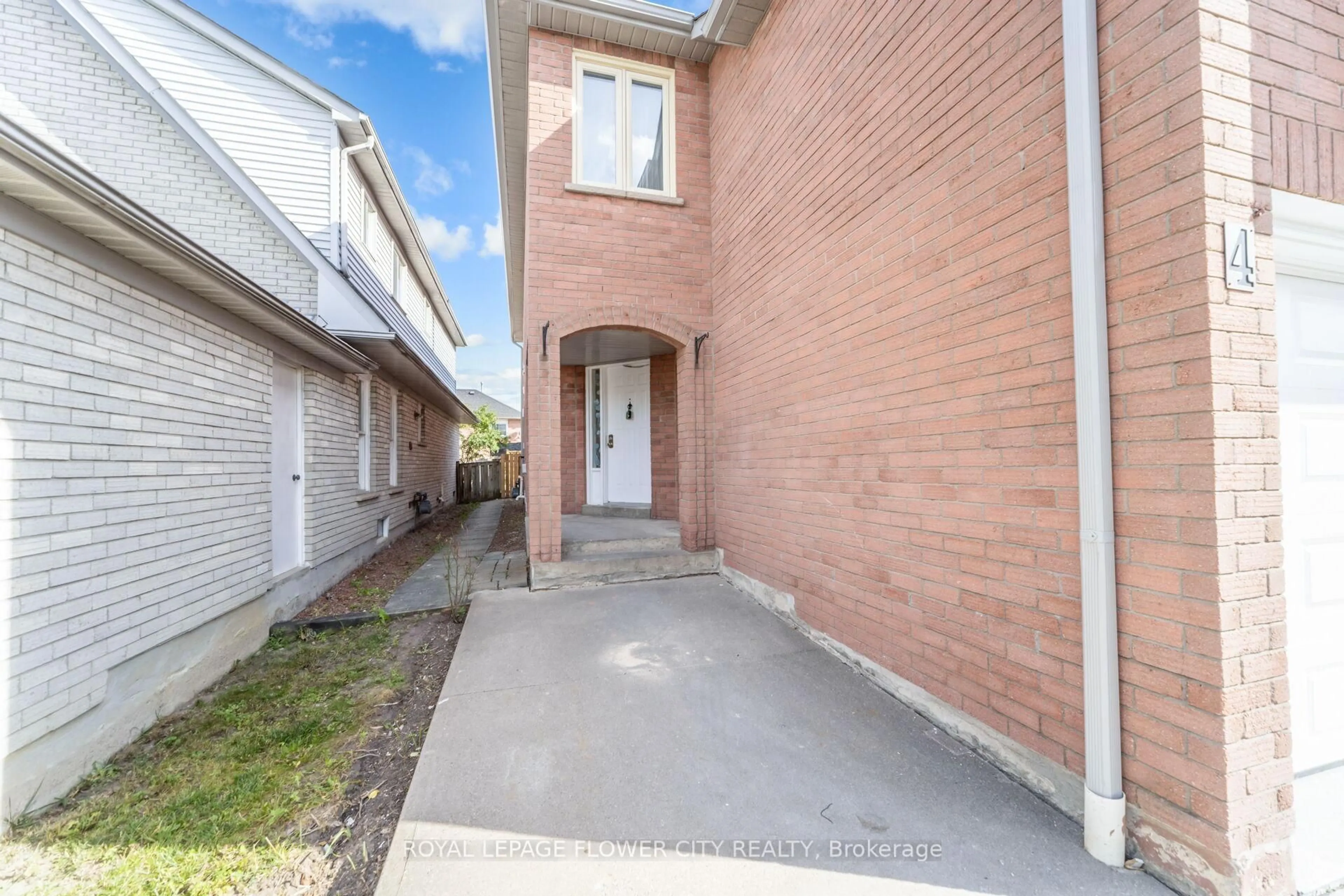 Unknown for 4 Natalie Crt, Brampton Ontario L6S 5T2