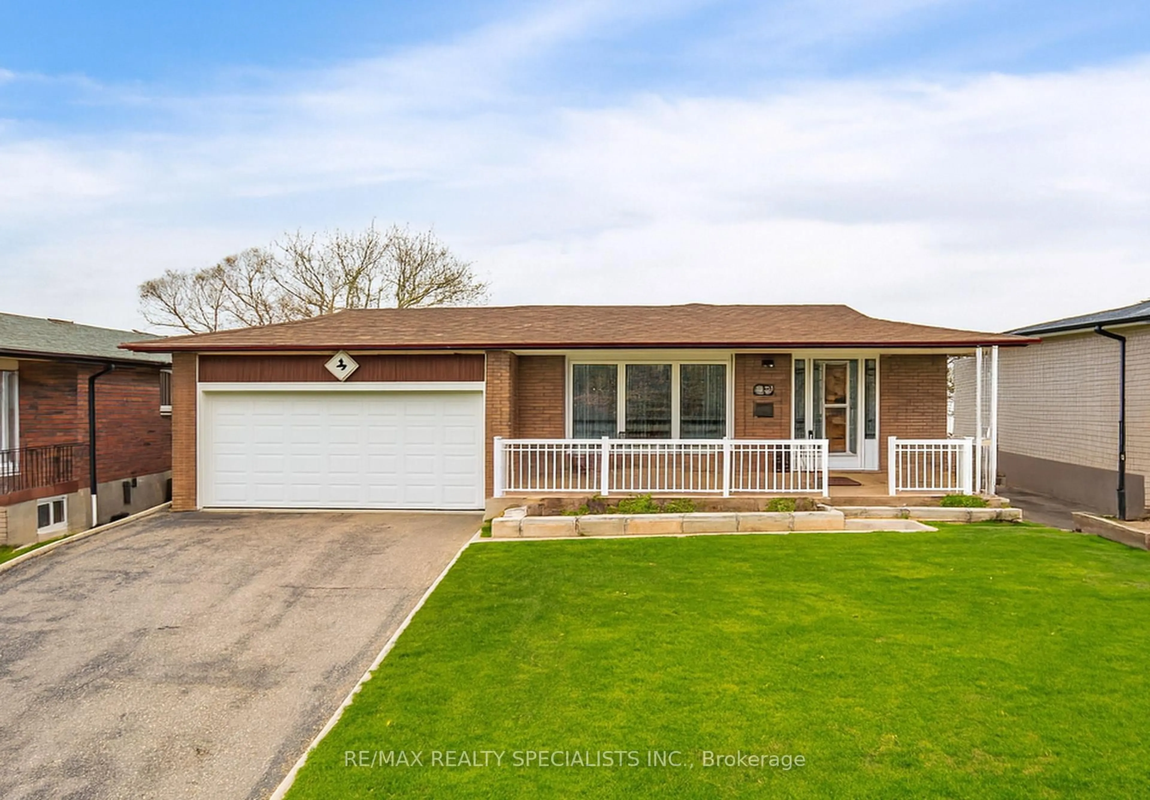 Home with brick exterior material, street for 523 Silver Creek Blvd, Mississauga Ontario L5A 2B5