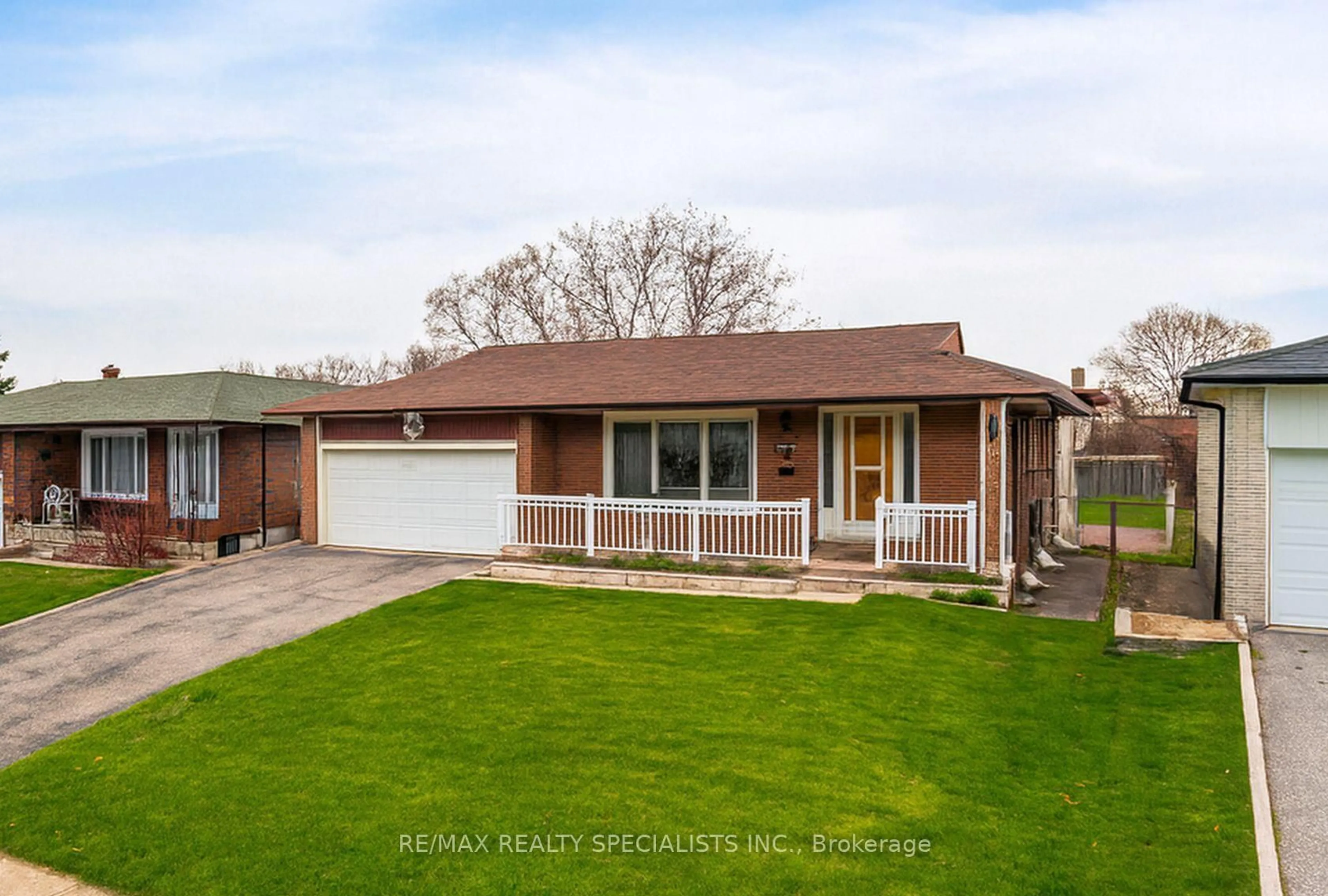 Home with brick exterior material, street for 523 Silver Creek Blvd, Mississauga Ontario L5A 2B5