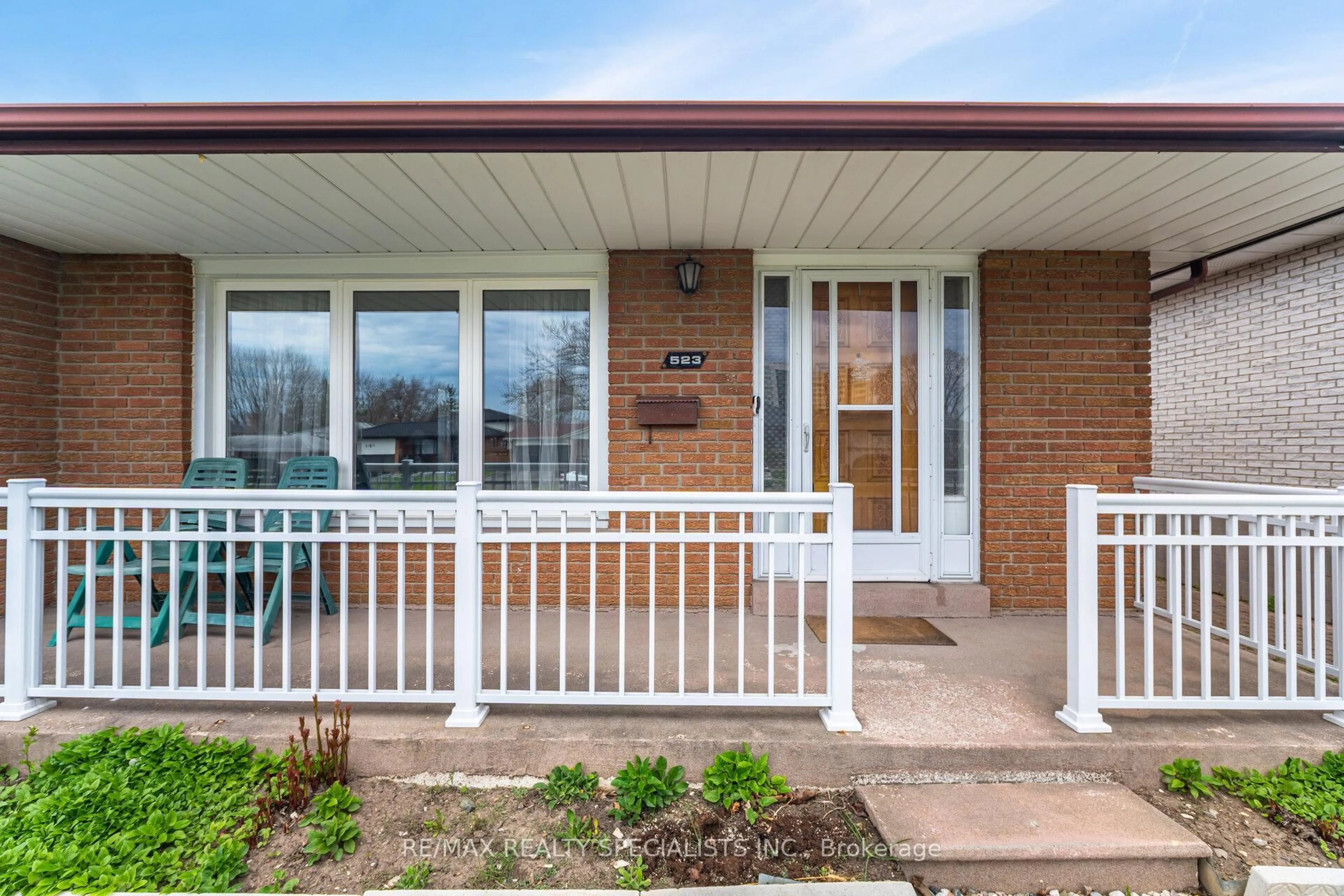 Home with brick exterior material, street for 523 Silver Creek Blvd, Mississauga Ontario L5A 2B5