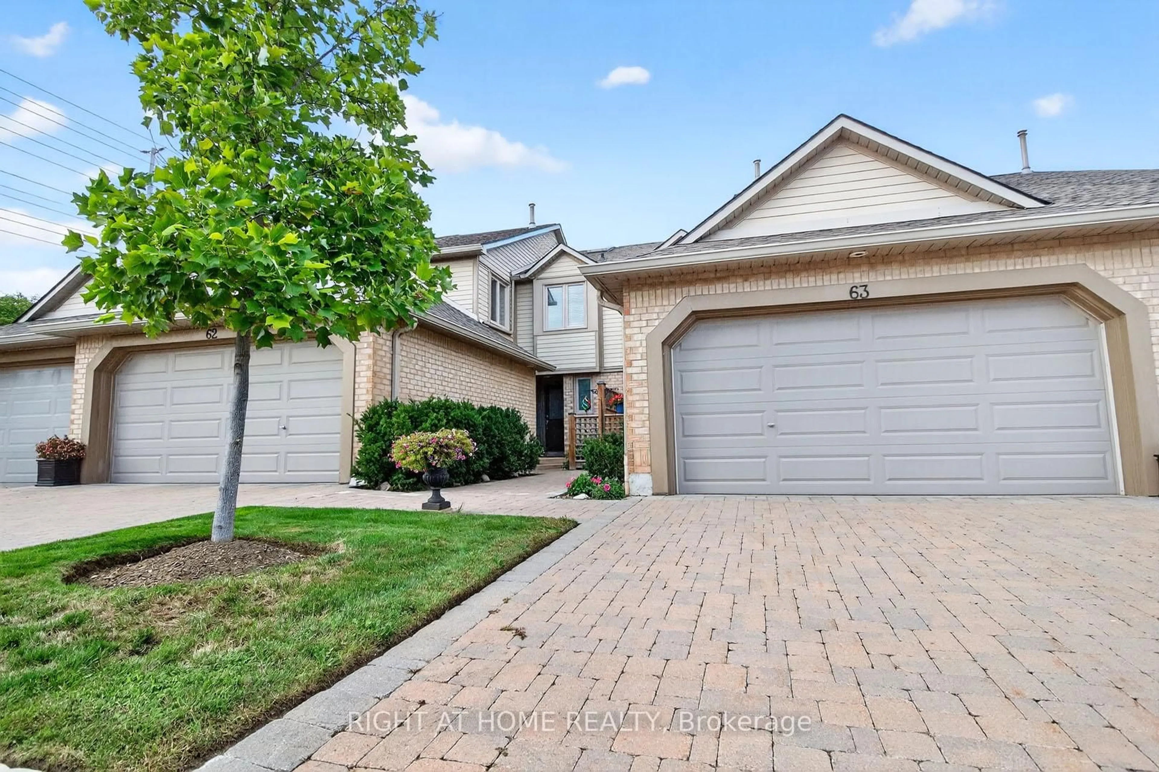 A pic from outside/outdoor area/front of a property/back of a property/a pic from drone, street for 1725 The Chase #63, Mississauga Ontario L5M 4N3