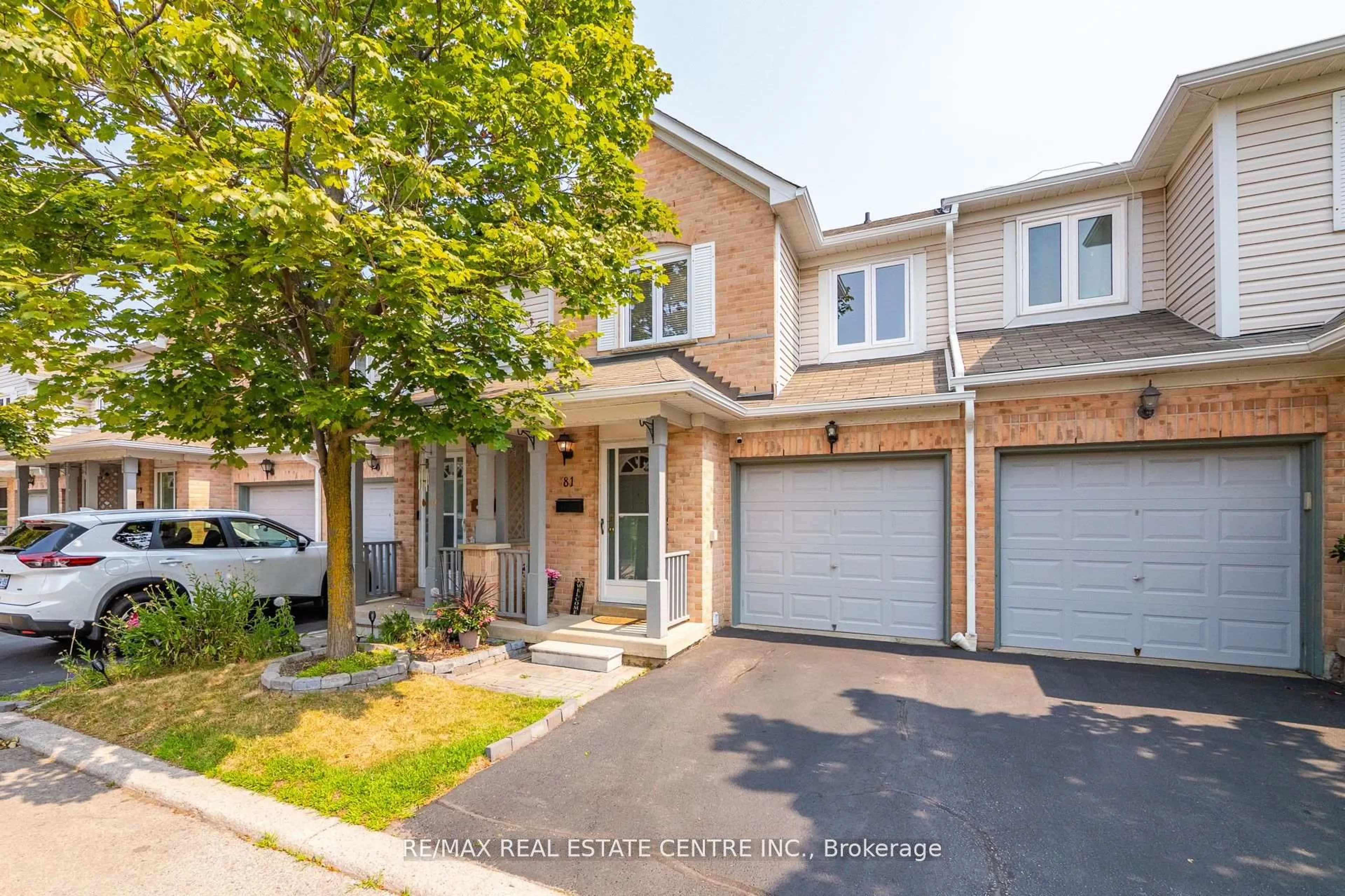 A pic from outside/outdoor area/front of a property/back of a property/a pic from drone, street for 5958 GREENSBORO Dr #81, Mississauga Ontario L5M 5Z9