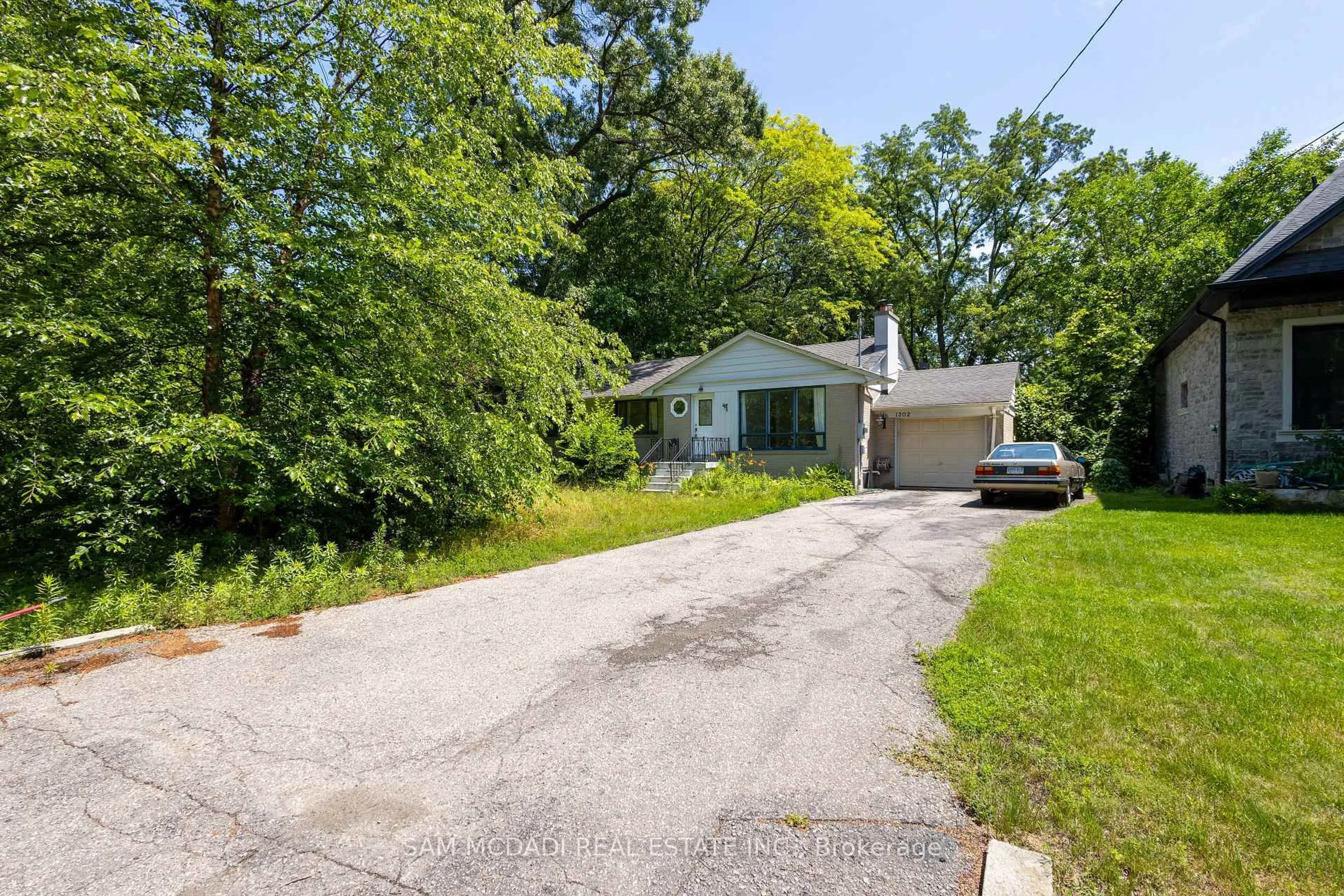 Unknown for 1302 Martley Dr, Mississauga Ontario L5H 1N9