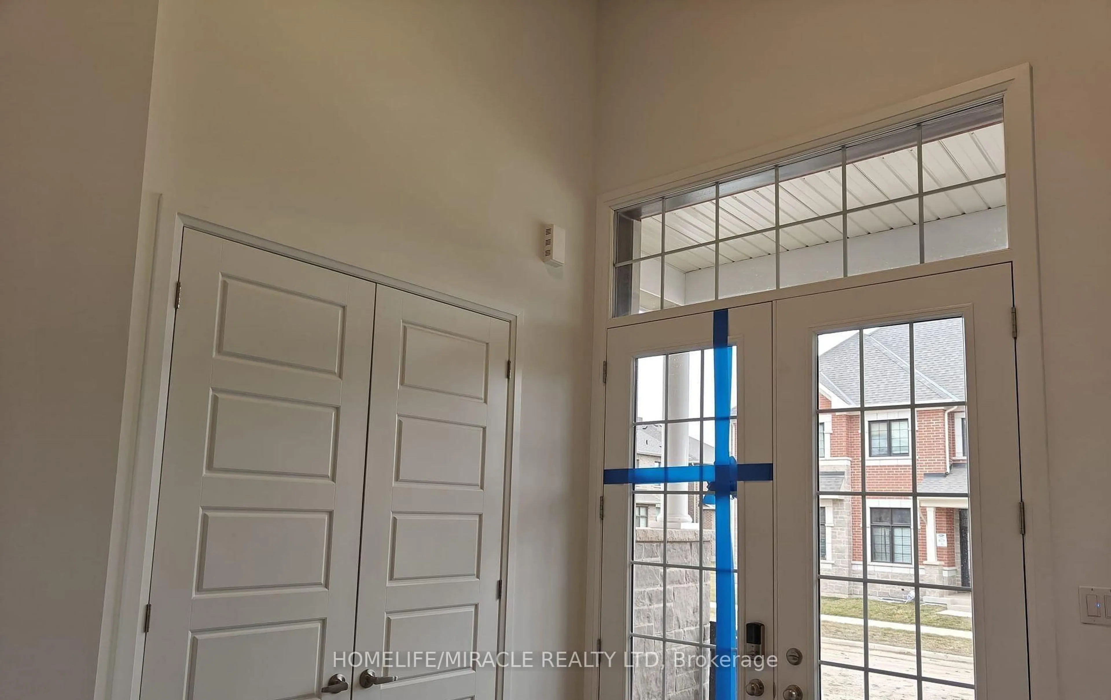 Indoor entryway for 1348 Aymond Cres, Oakville Ontario L6H 7G1