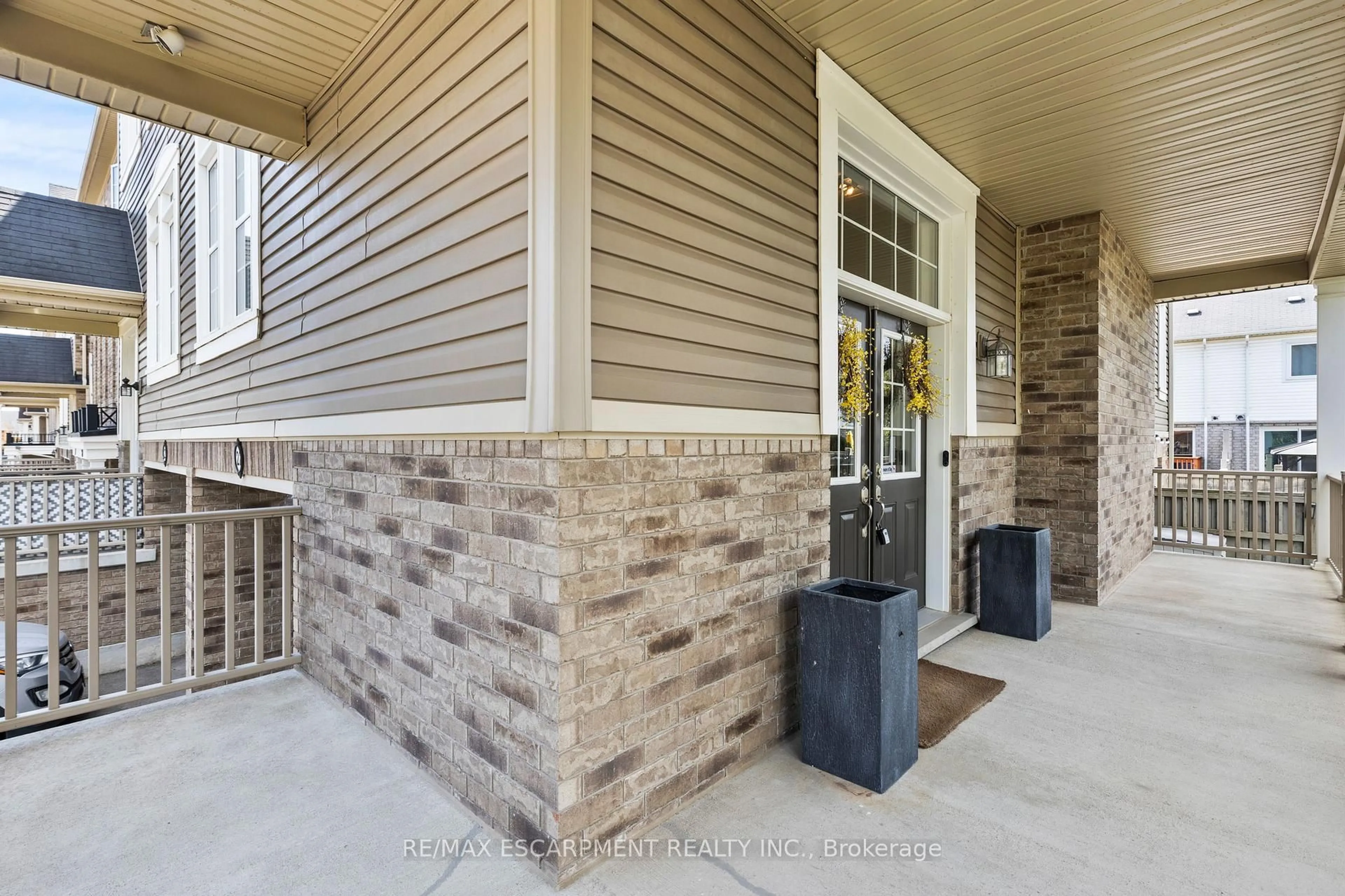 Home with brick exterior material, street for 4823 Thomas Alton Blvd #22, Burlington Ontario L7M 0V2