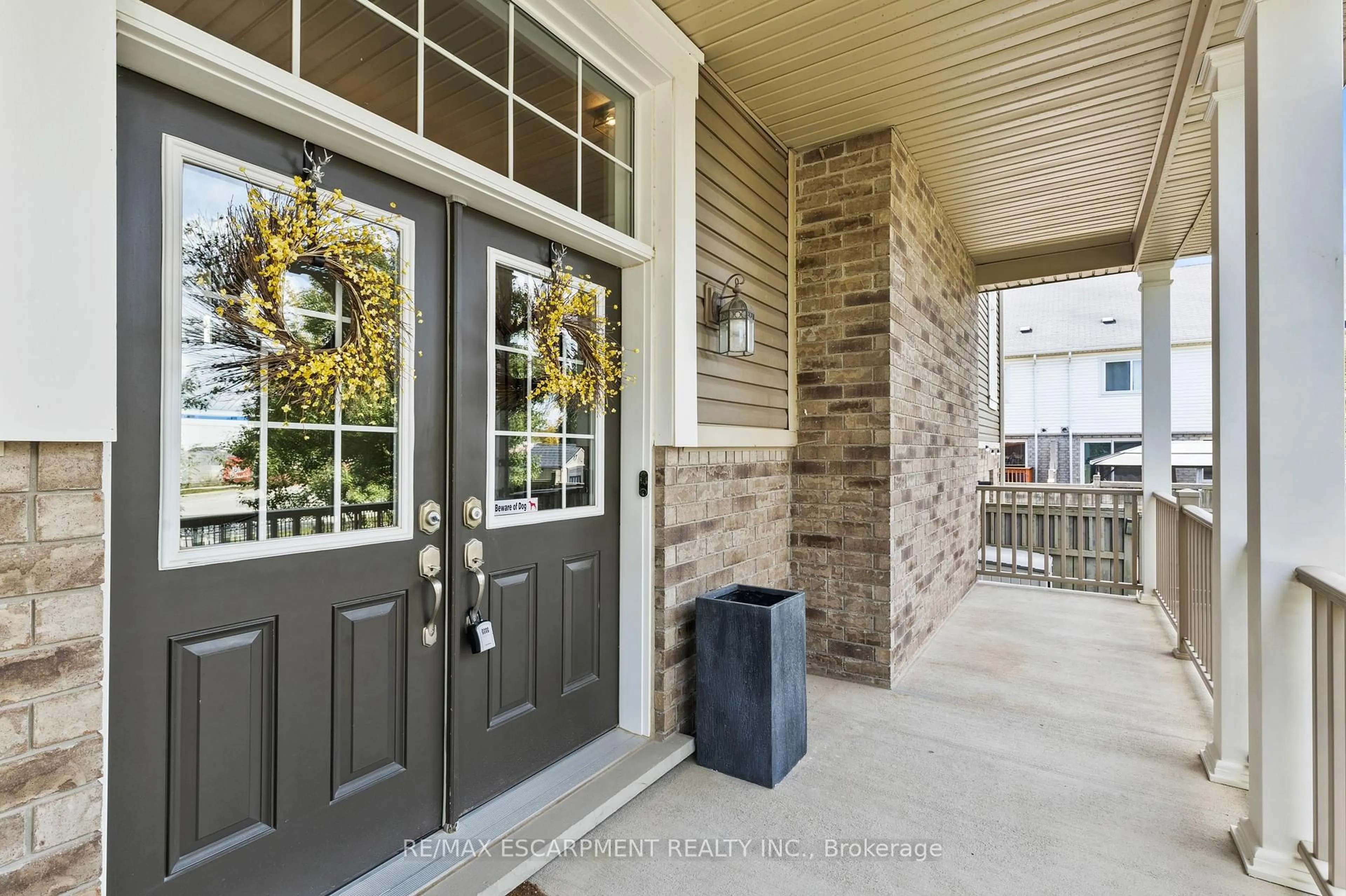 Indoor entryway for 4823 Thomas Alton Blvd #22, Burlington Ontario L7M 0V2