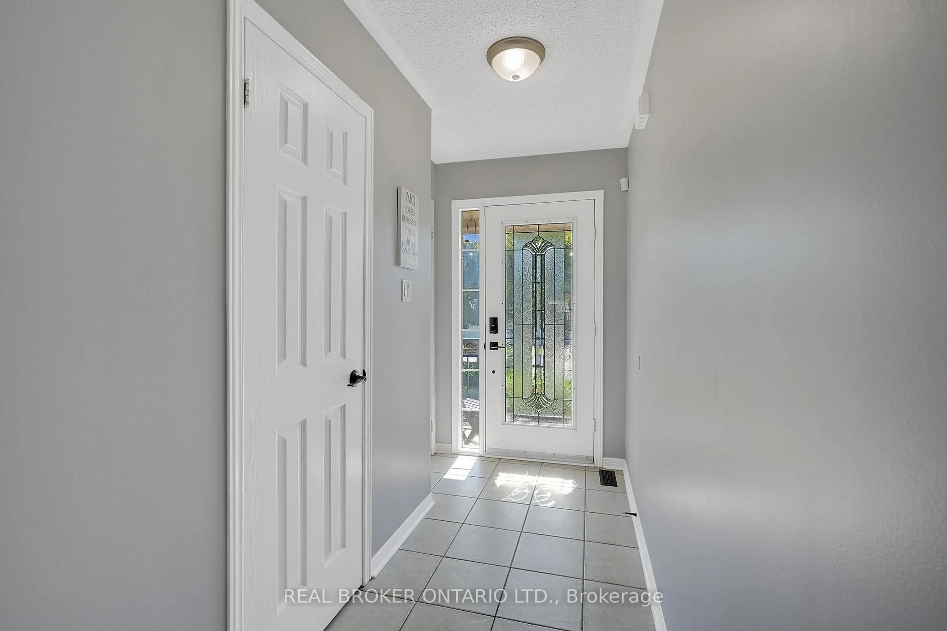 Indoor entryway for 4 Ironhorse Cres, Caledon Ontario L7E 2K8