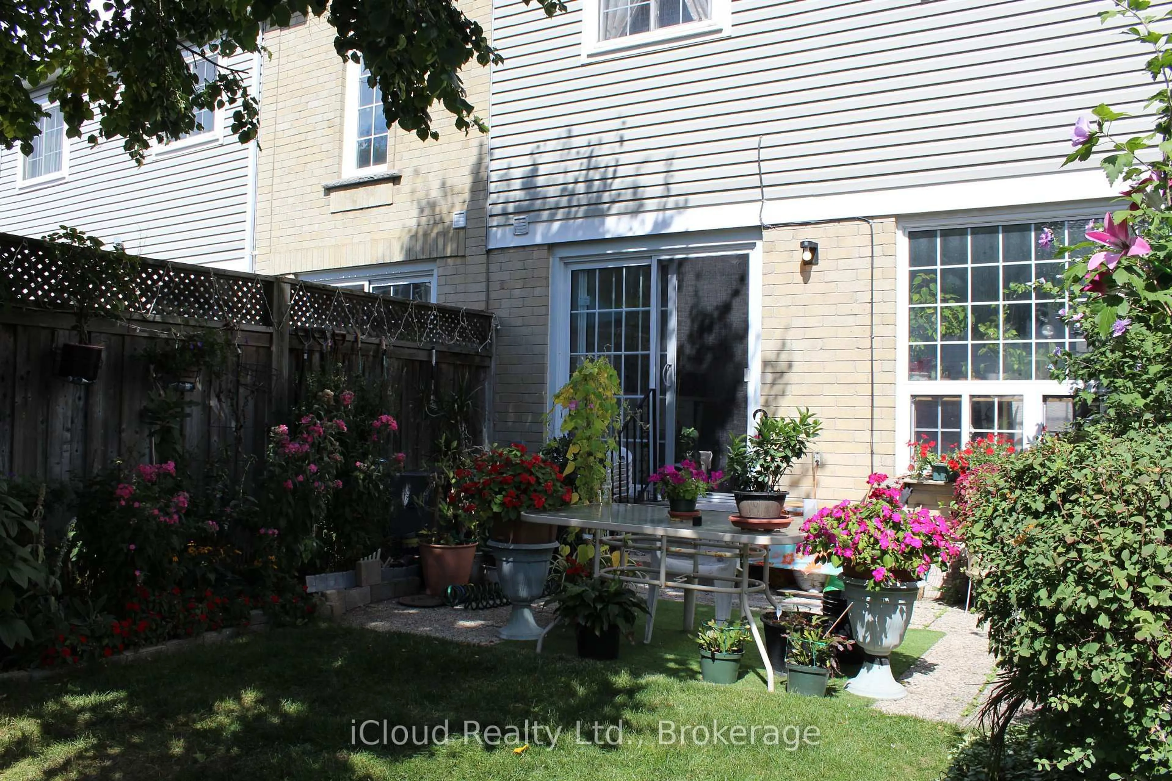 Patio, street for 3 Hartnell Sq #2, Brampton Ontario L6S 5W7