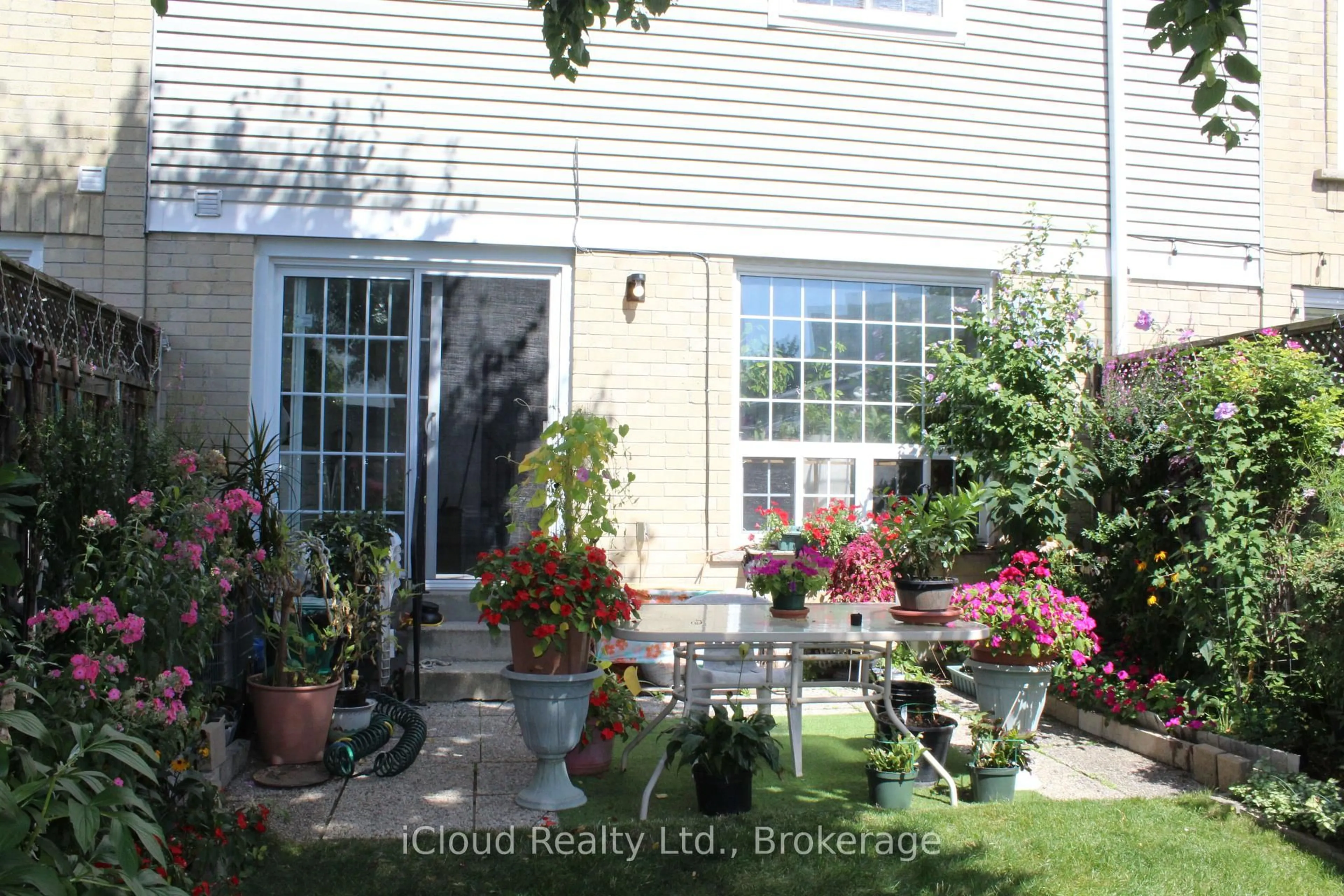Patio, street for 3 Hartnell Sq #2, Brampton Ontario L6S 5W7