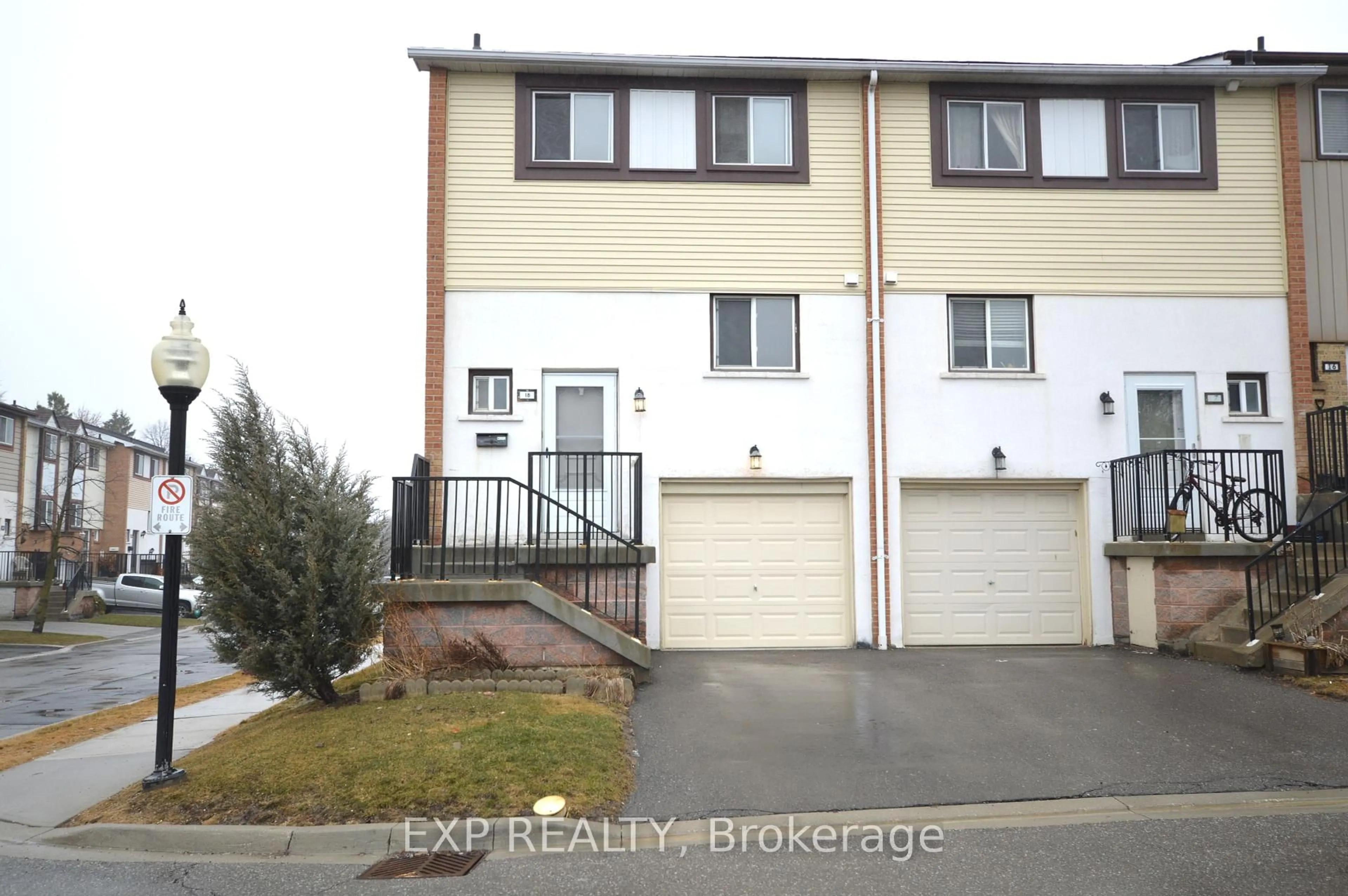 Blurry image for 18 Moregate Cres #10, Brampton Ontario L6S 3K9