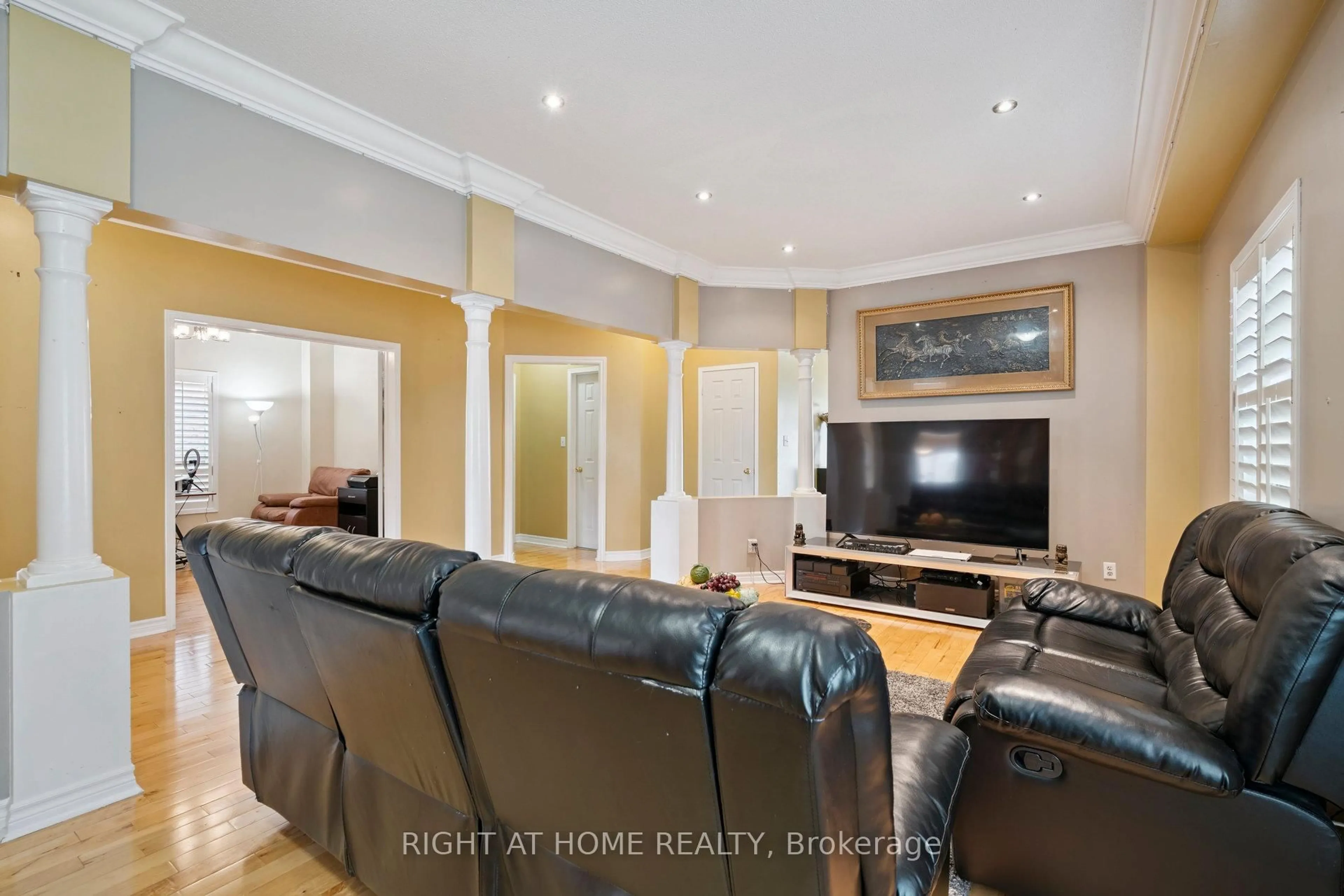Unknown for 806 White Clover Way, Mississauga Ontario L5V 3C5