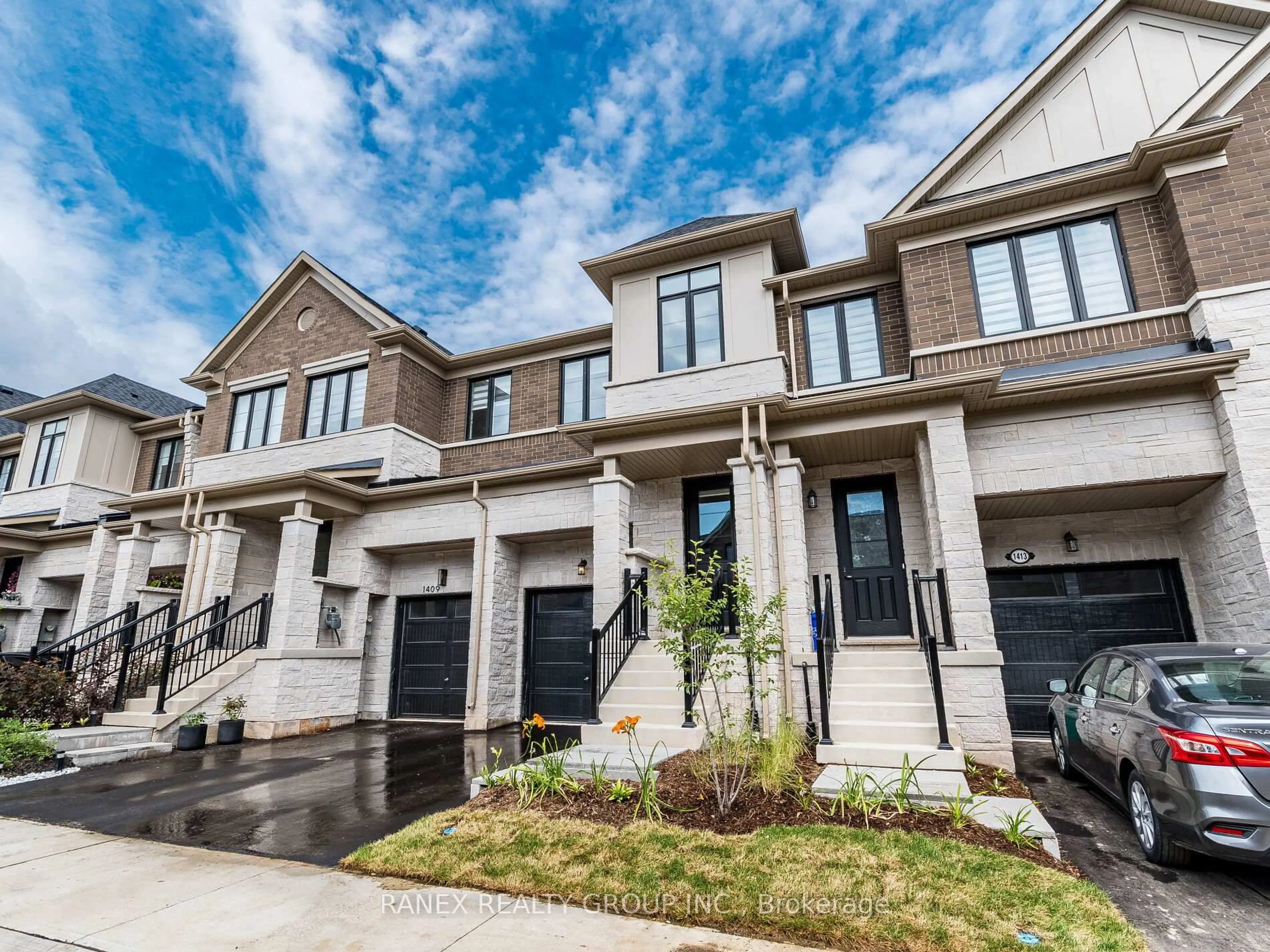 Home with brick exterior material, street for 1411 Oakmont Common, Burlington Ontario L7P 0V8