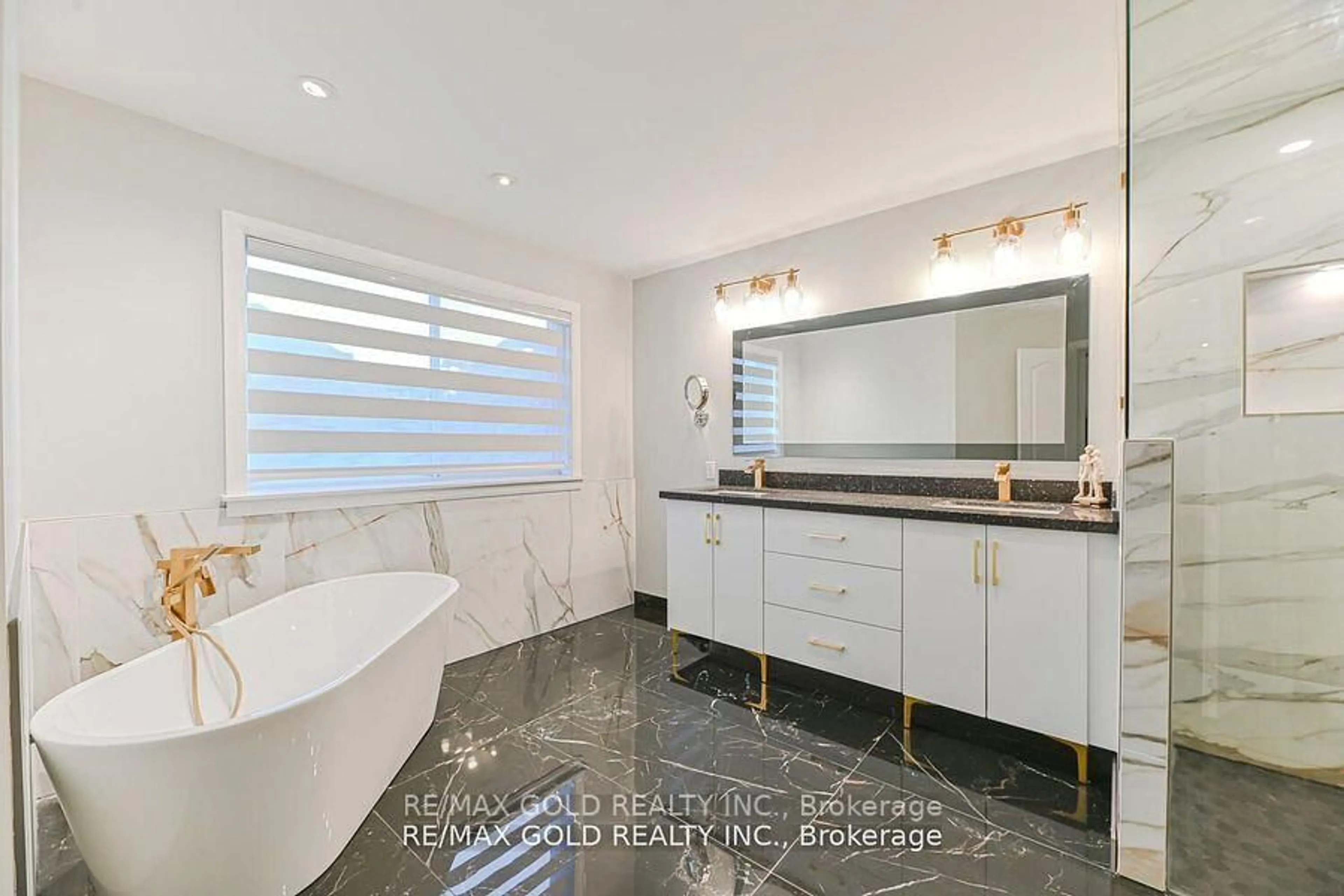 Contemporary bathroom, ceramic/tile floor for 102 Sunny Meadow Blvd, Brampton Ontario L6R 1X5