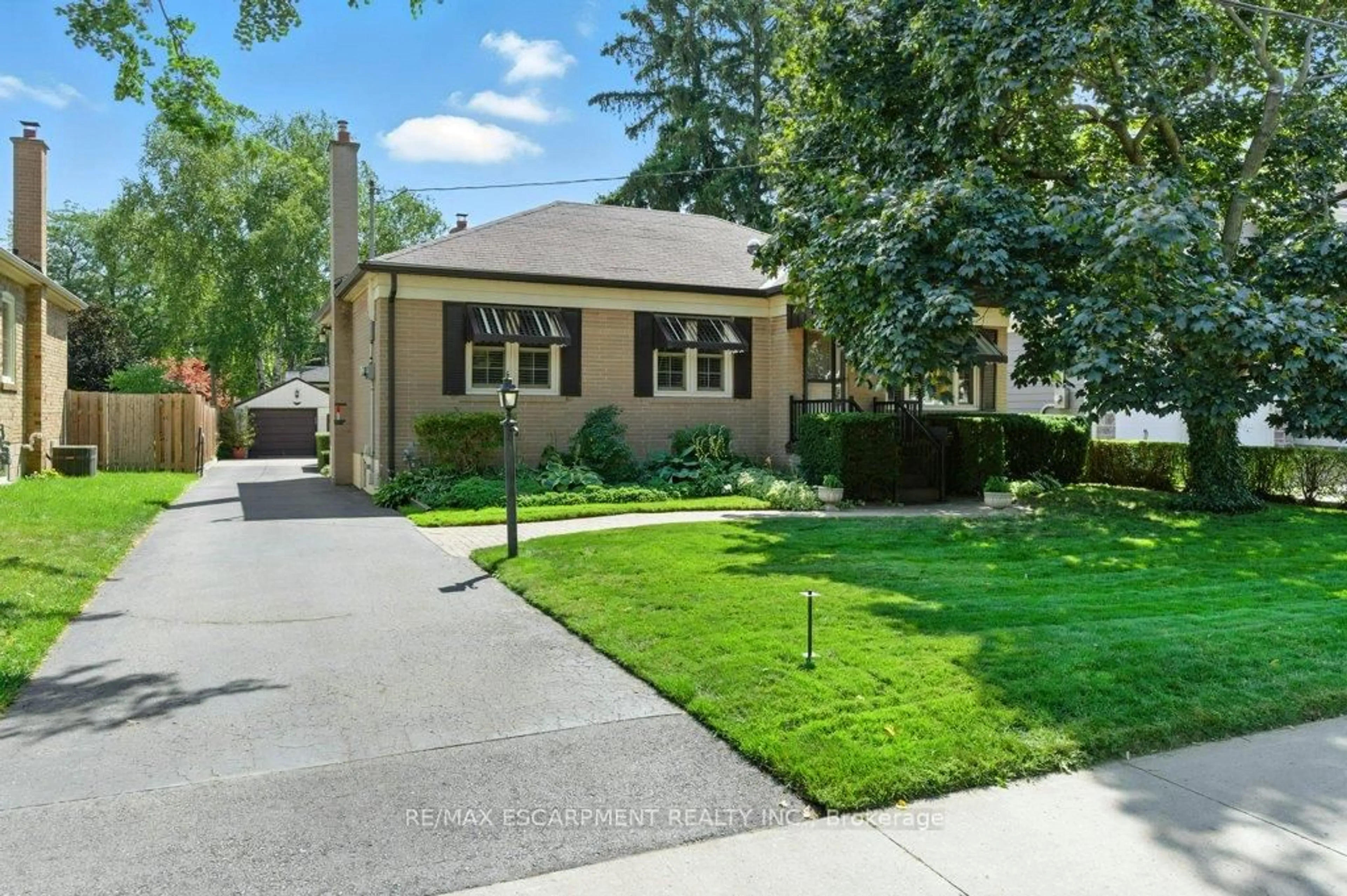 Unknown for 2230 Courtland Dr, Burlington Ontario L7R 1S4