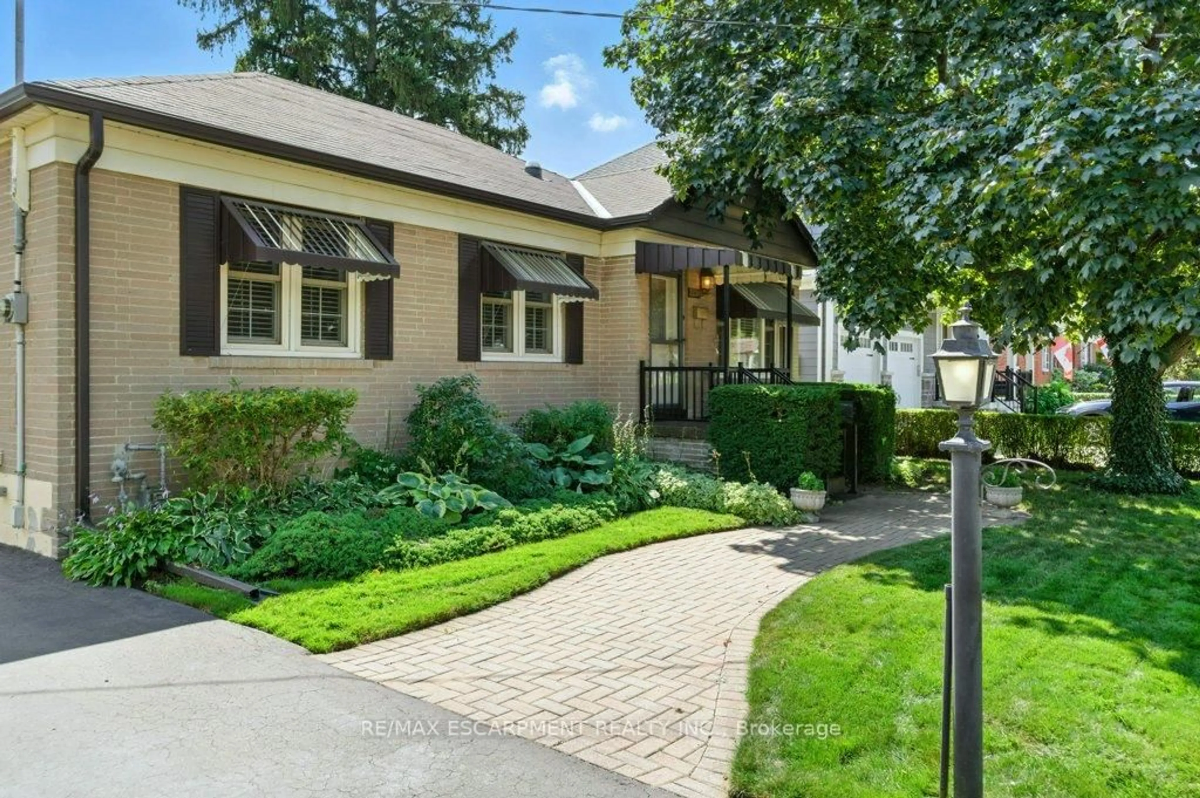 Unknown for 2230 Courtland Dr, Burlington Ontario L7R 1S4