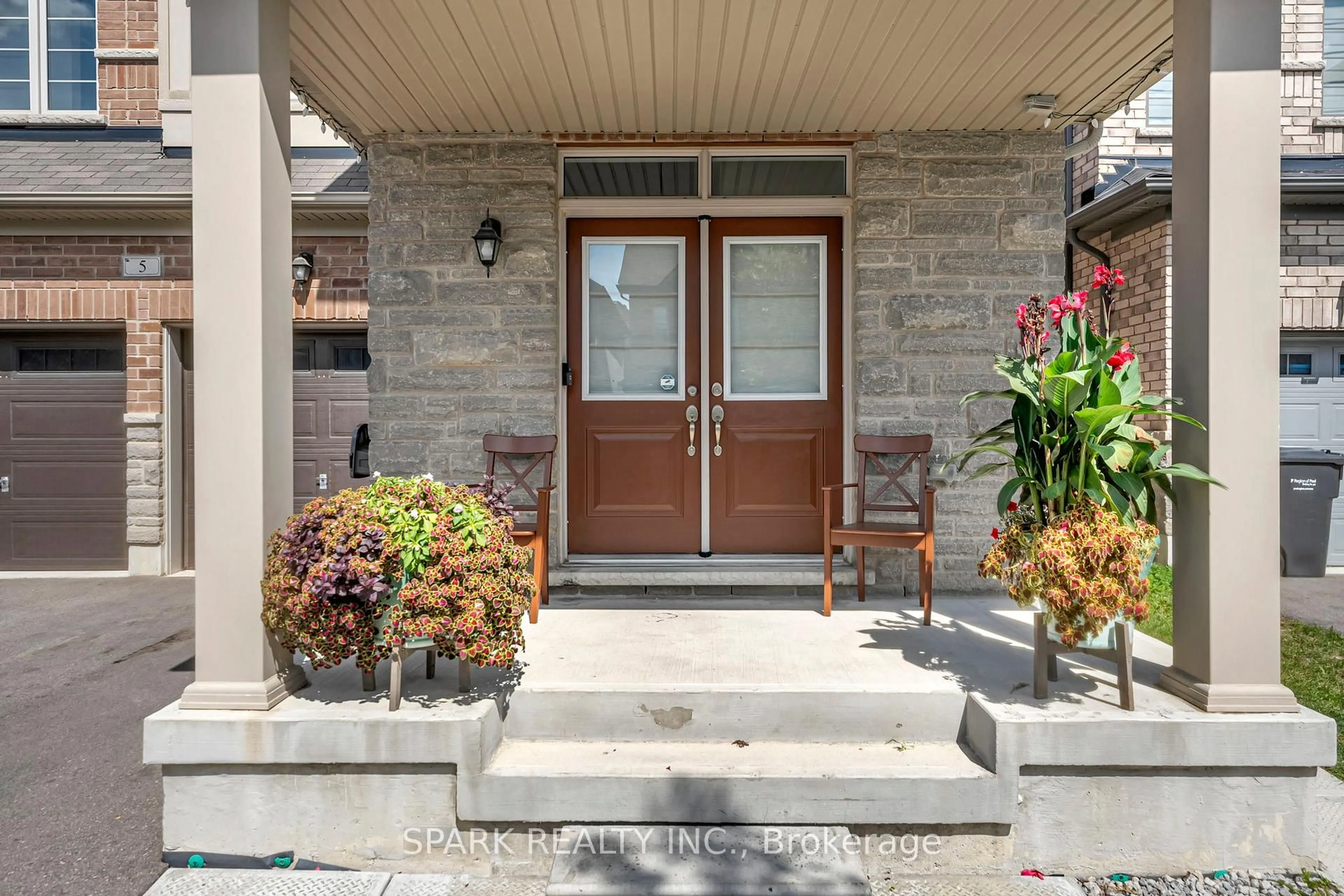 Indoor entryway for 5 Boathouse Rd, Brampton Ontario L7A 5B4