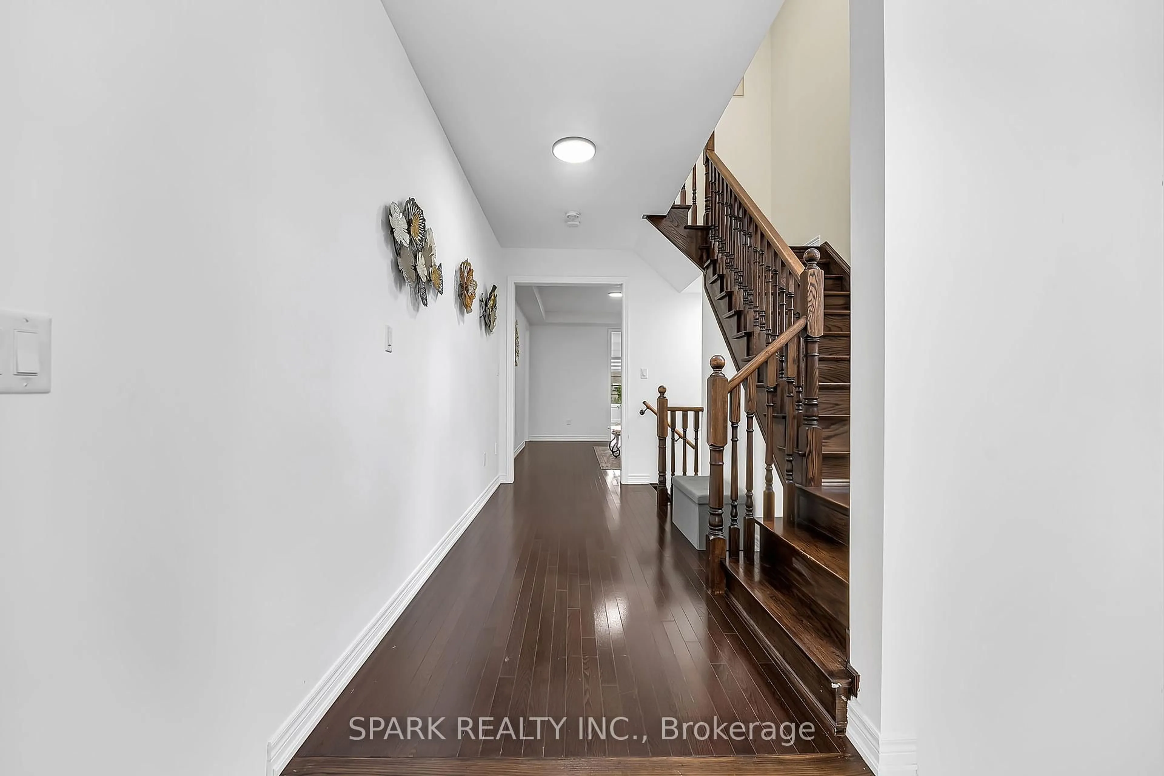 Indoor entryway for 5 Boathouse Rd, Brampton Ontario L7A 5B4