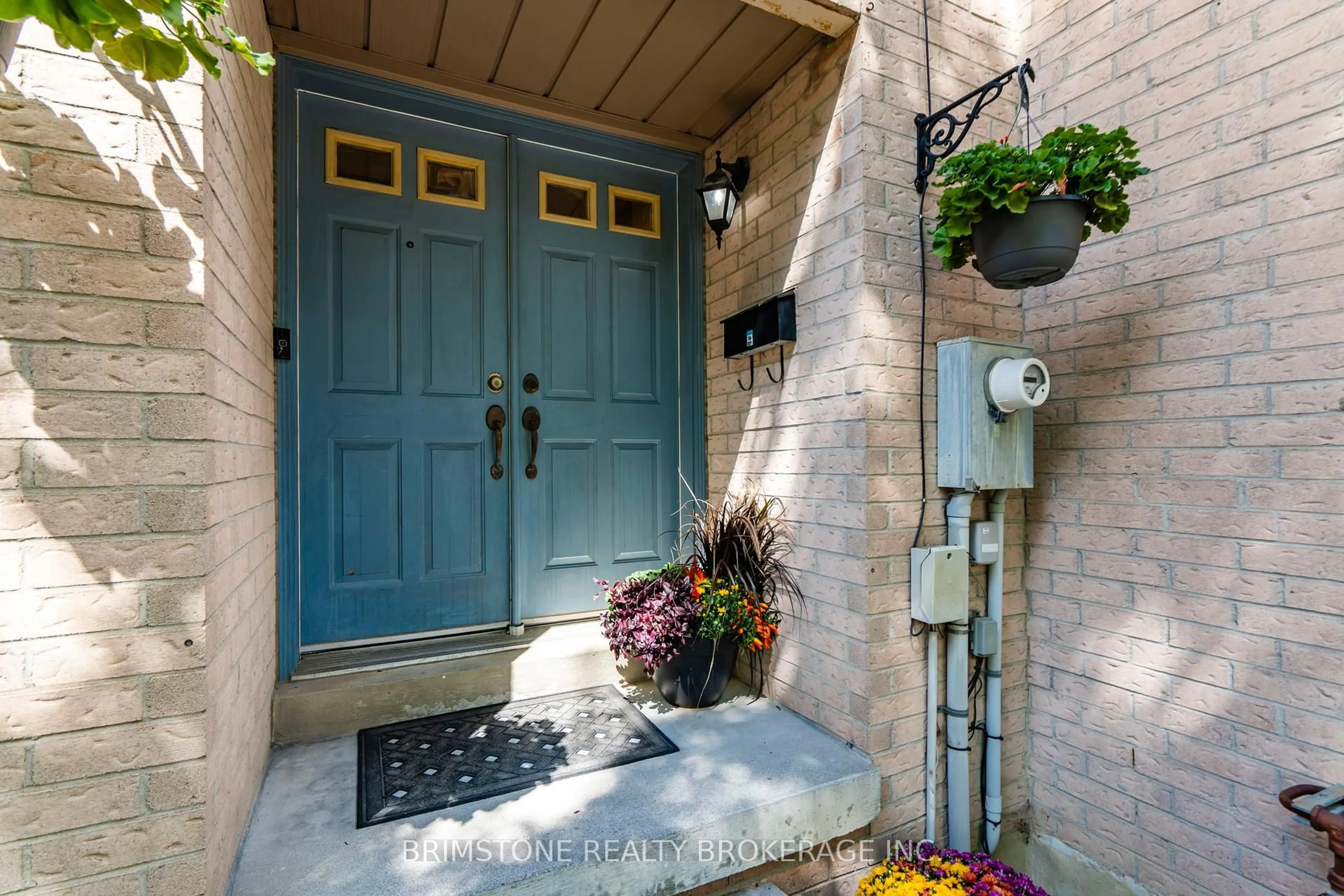 Indoor entryway for 58 Cedarwood Cres, Brampton Ontario L6X 4J9