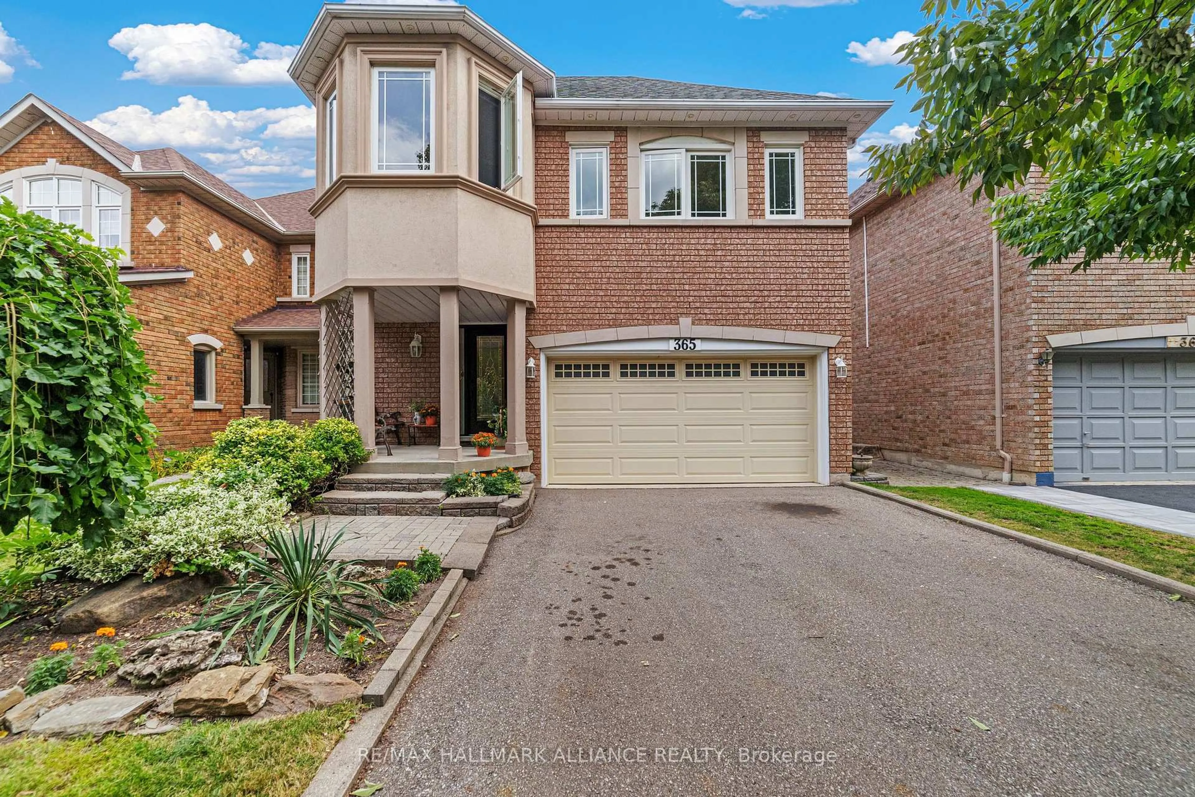 Home with brick exterior material, street for 365 Turnberry Cres, Mississauga Ontario L4Z 3W3