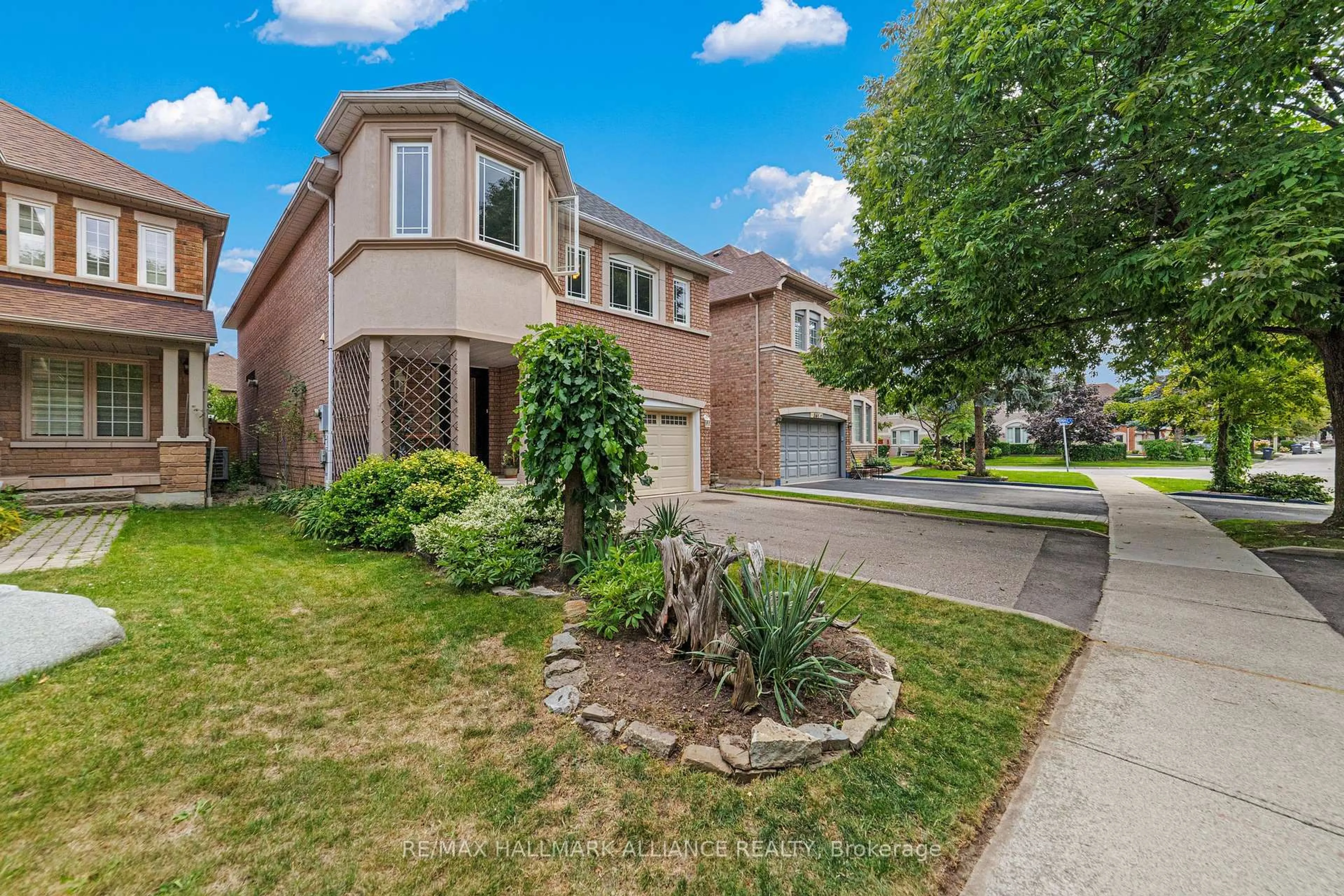Home with brick exterior material, street for 365 Turnberry Cres, Mississauga Ontario L4Z 3W3
