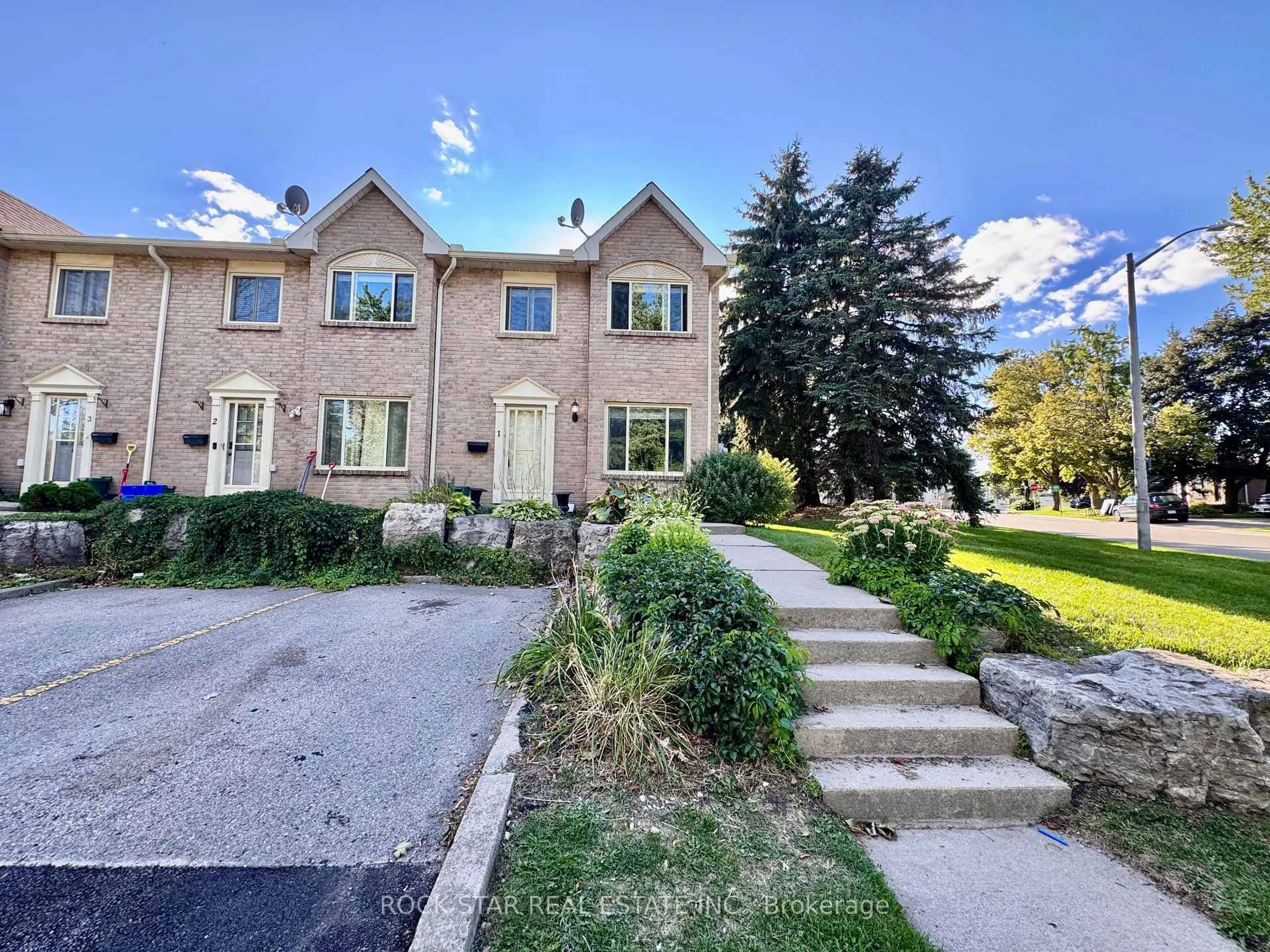 A pic from outside/outdoor area/front of a property/back of a property/a pic from drone, street for 2 Cedar Dr #1, Orangeville Ontario L9W 2X6