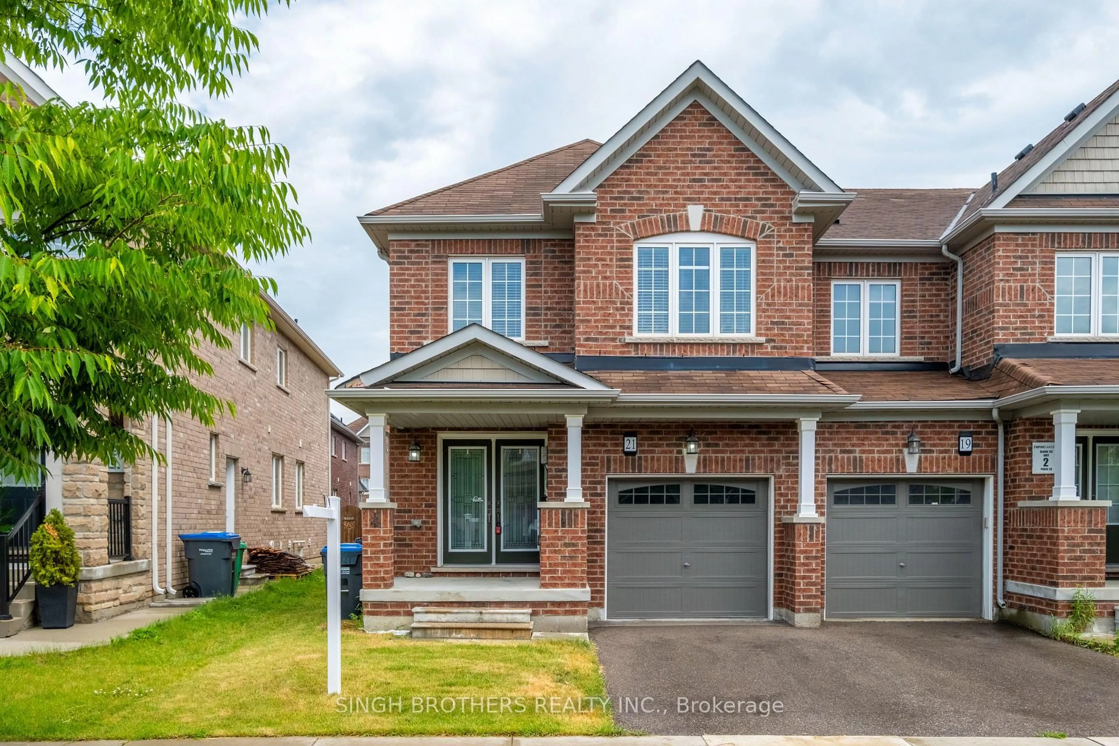 Home with brick exterior material, street for 21 Hoover Rd, Brampton Ontario L7A 4L2