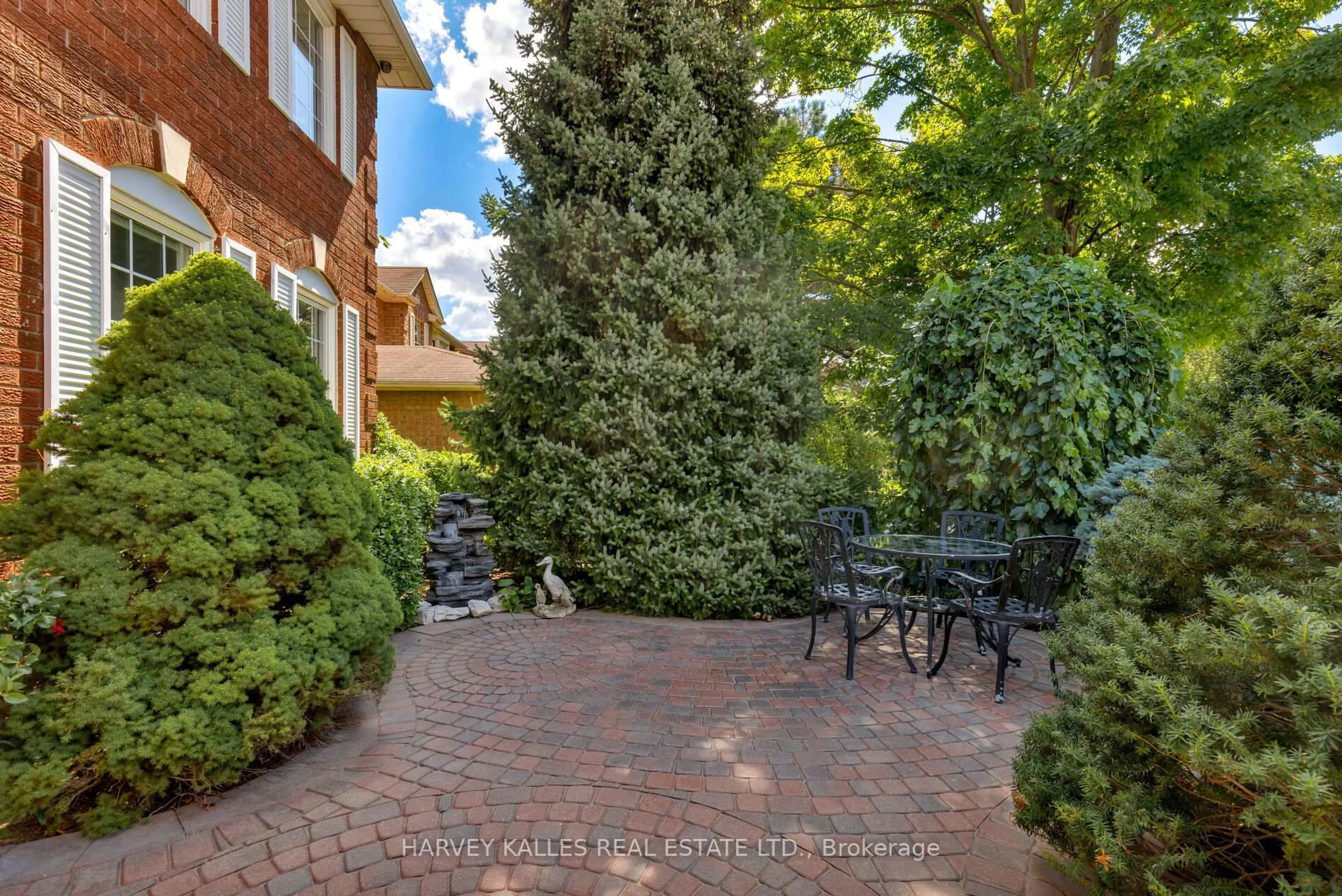Patio, street for 16 Robaldon Rd, Toronto Ontario M9A 5A7