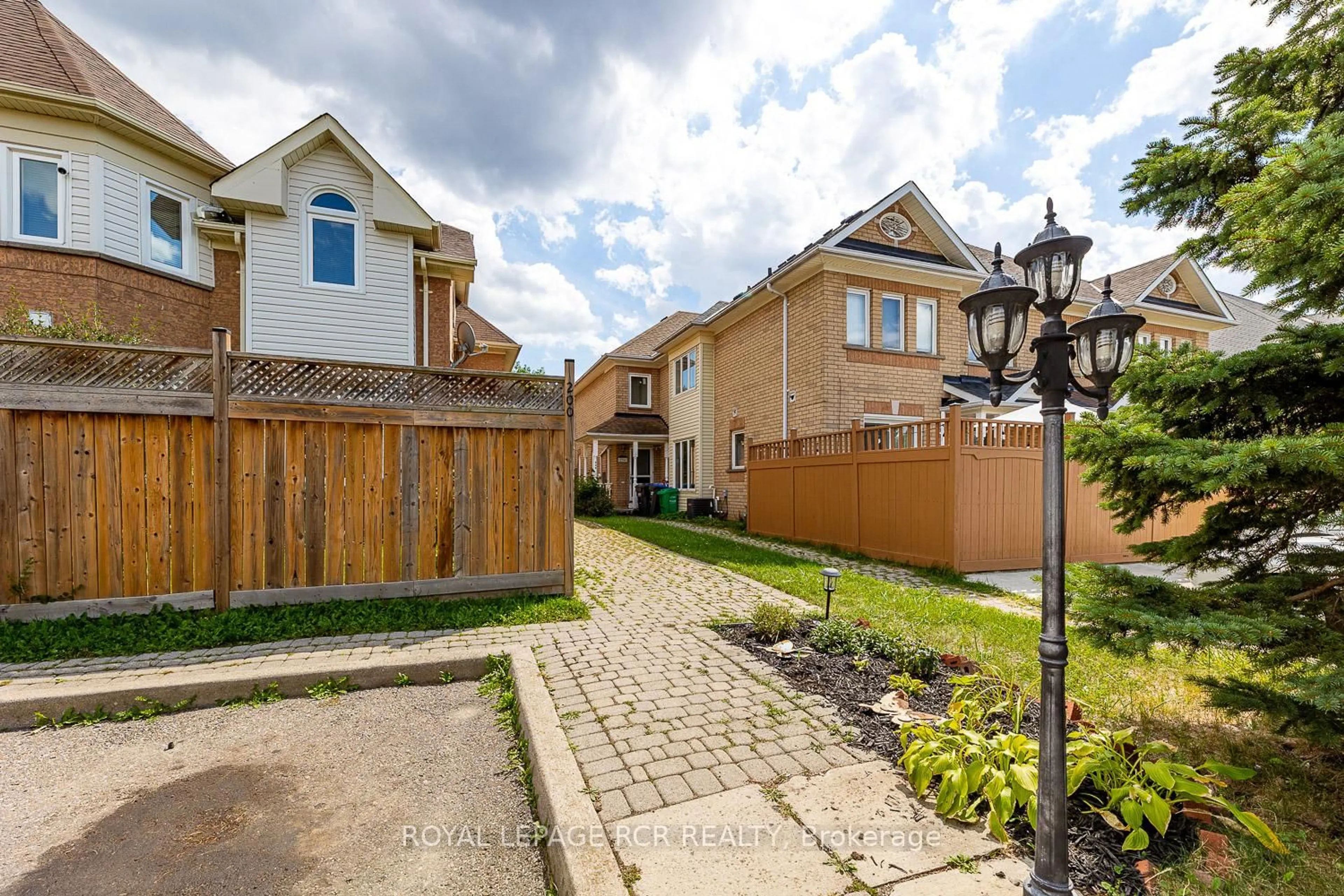 Unknown for 198 Pressed Brick Dr, Brampton Ontario L6V 4K7