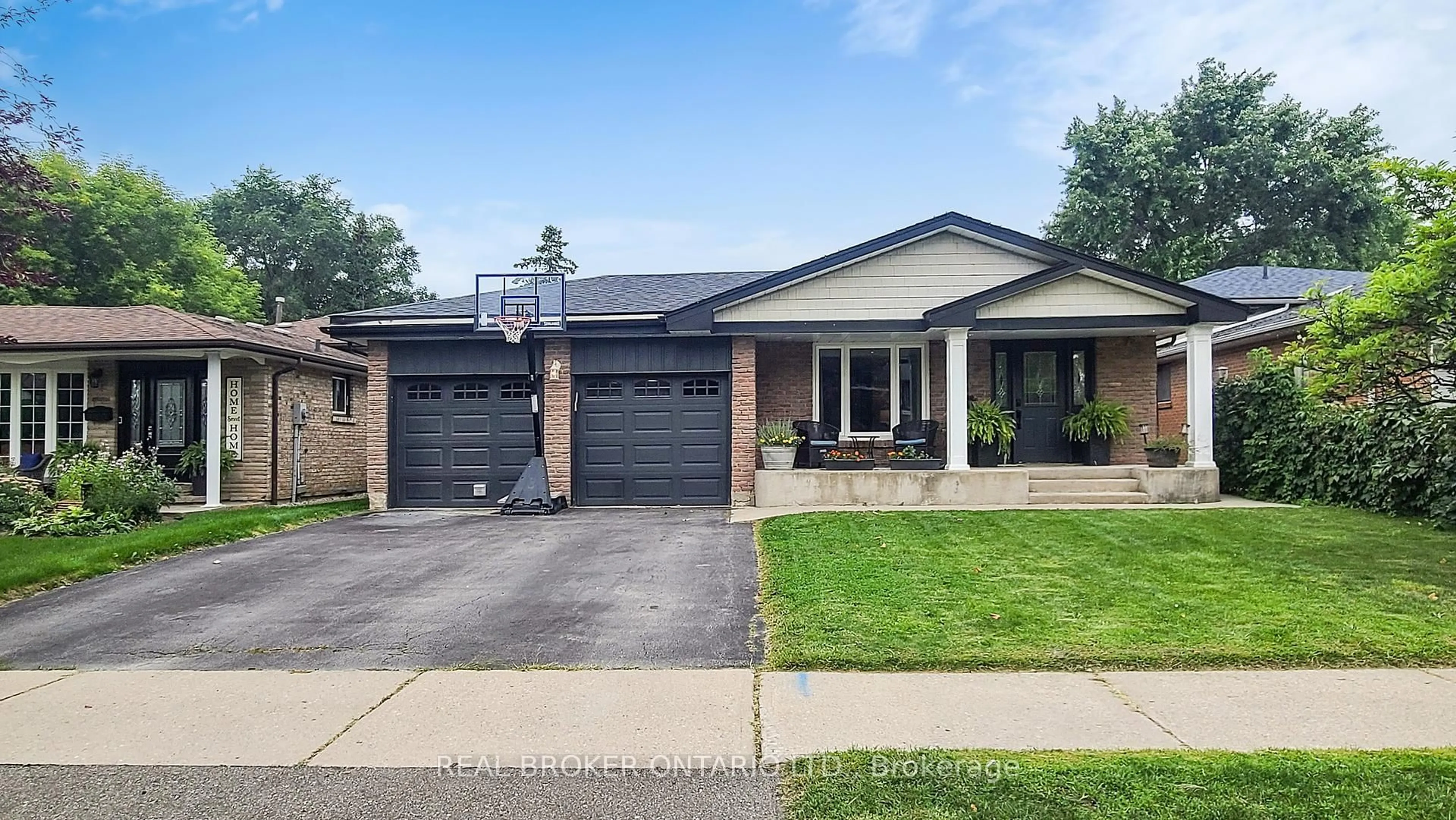 Home with brick exterior material, street for 729 Willow Ave, Milton Ontario L9T 3E5