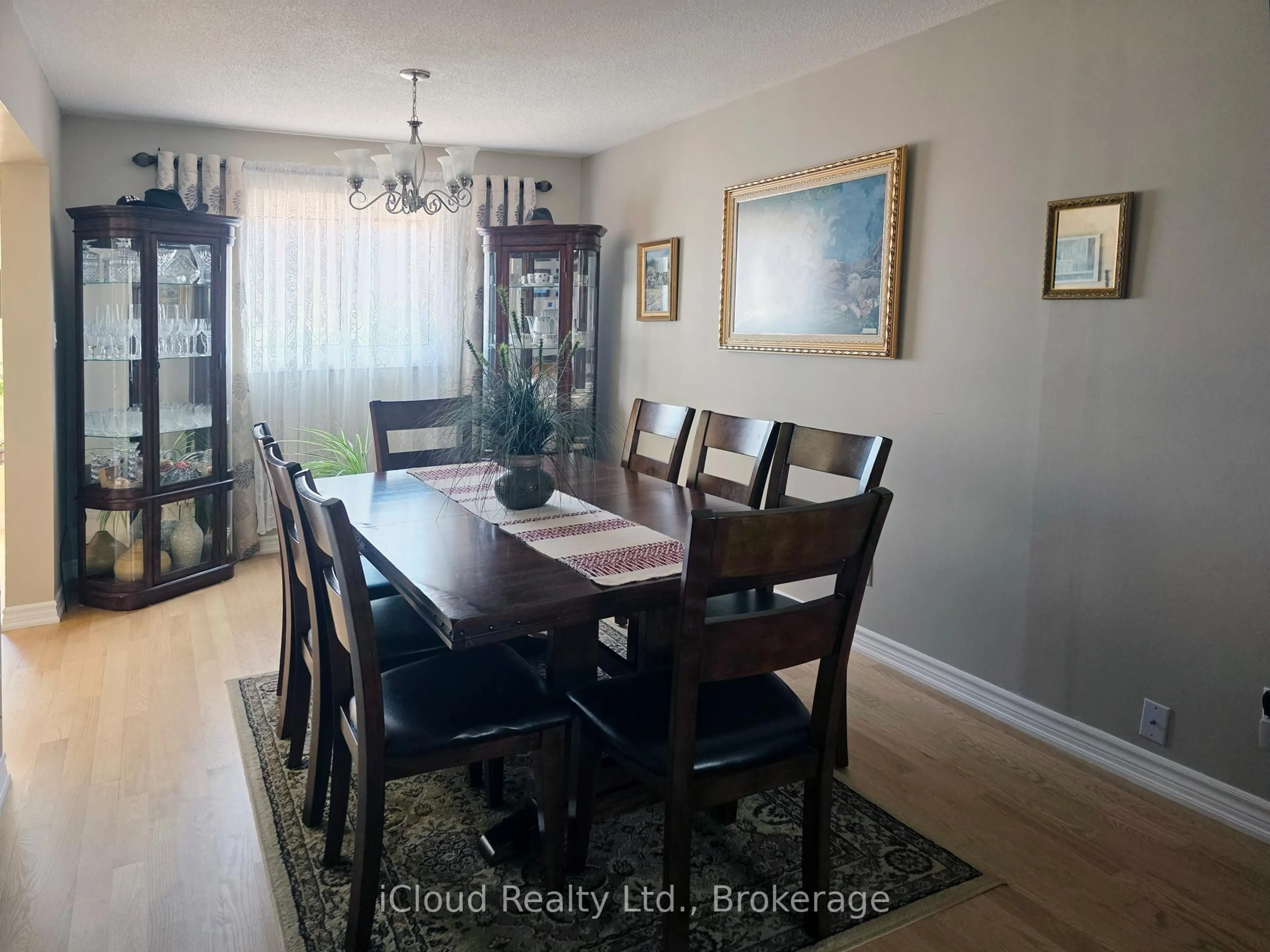 Dining room, wood/laminate floor for 4713 Empire Cres, Mississauga Ontario L5R 1M6