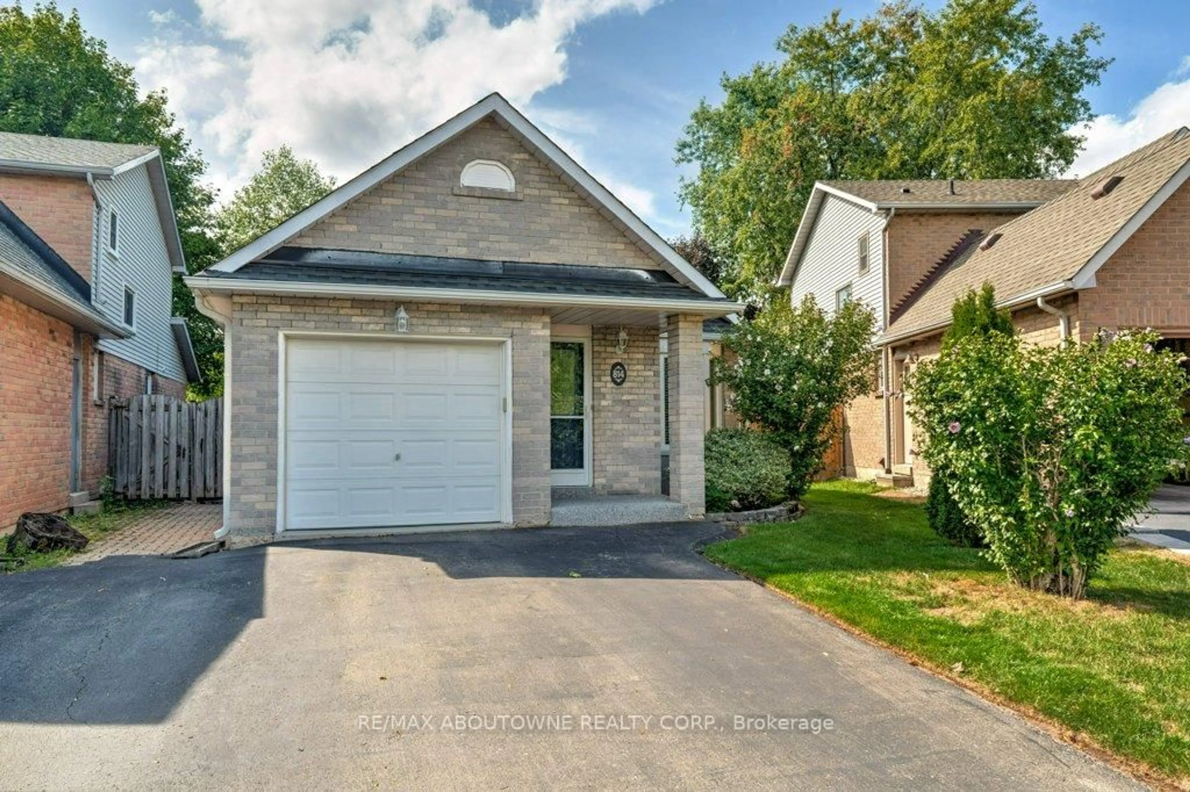 Home with brick exterior material, street for 814 Miriam Cres, Burlington Ontario L7S 2B9
