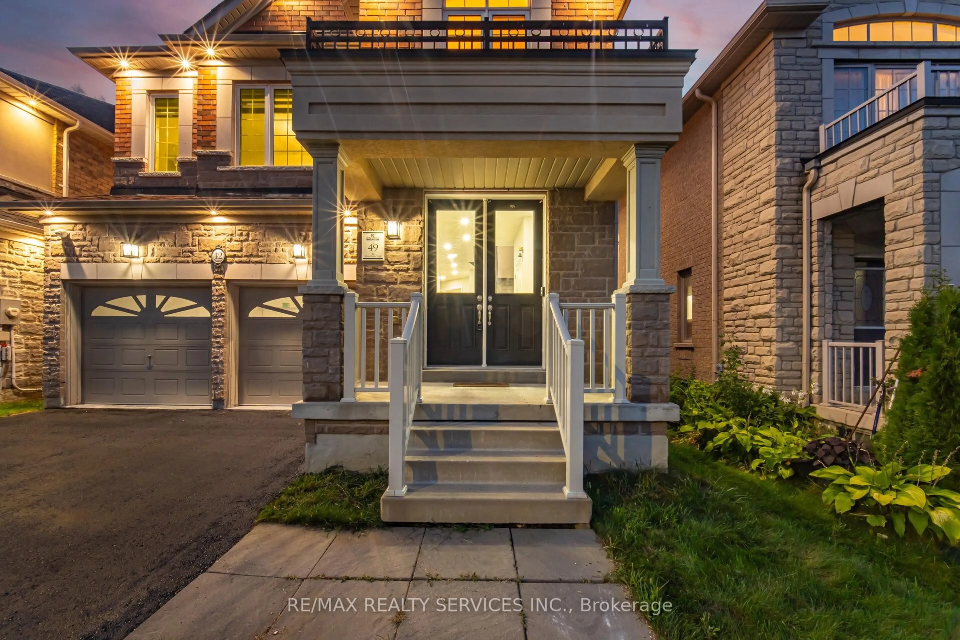 Indoor entryway for 42 Deer Ridge Tr, Caledon Ontario L7C 3Z6