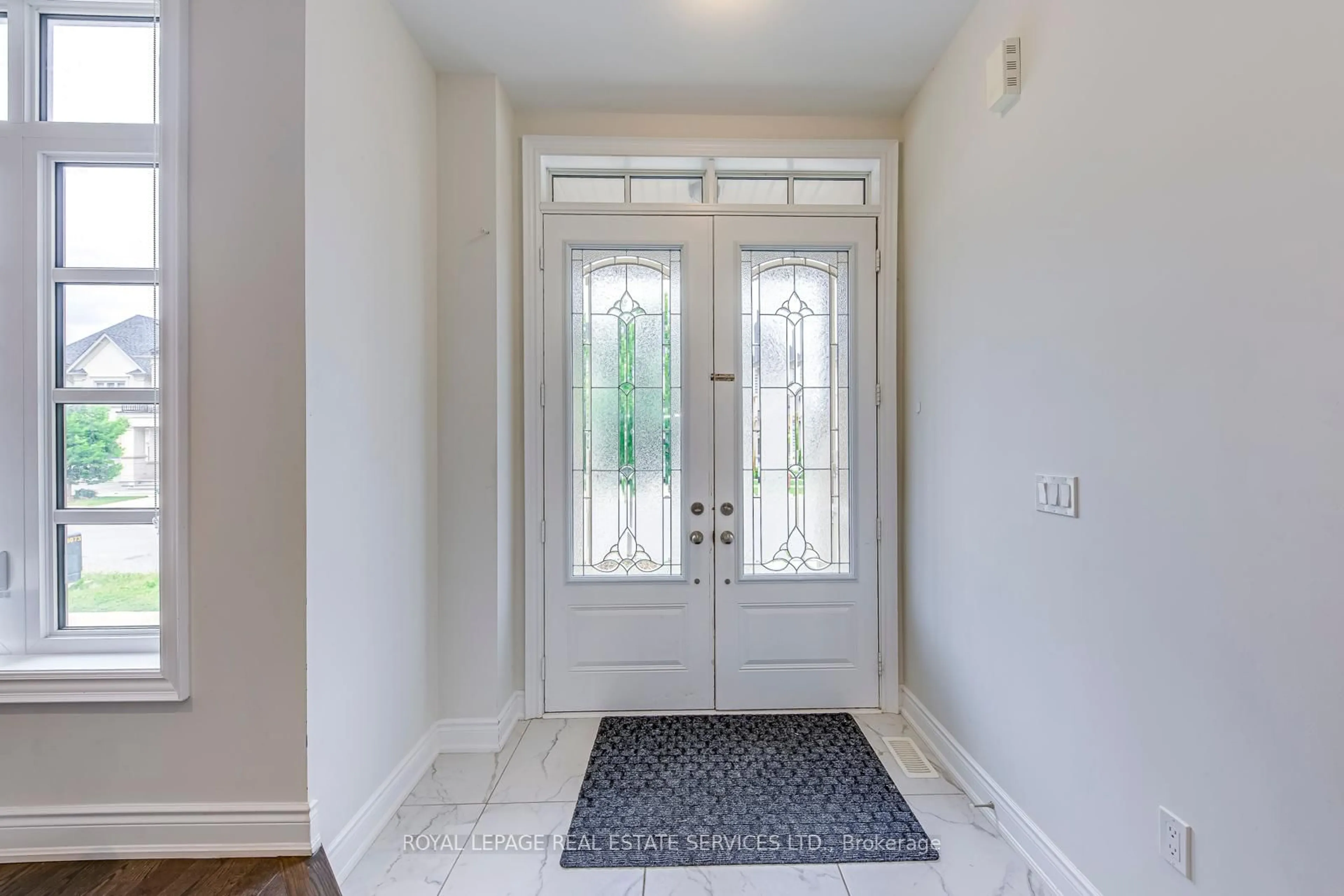Indoor entryway for 3234 Post Rd, Oakville Ontario L6H 7C5