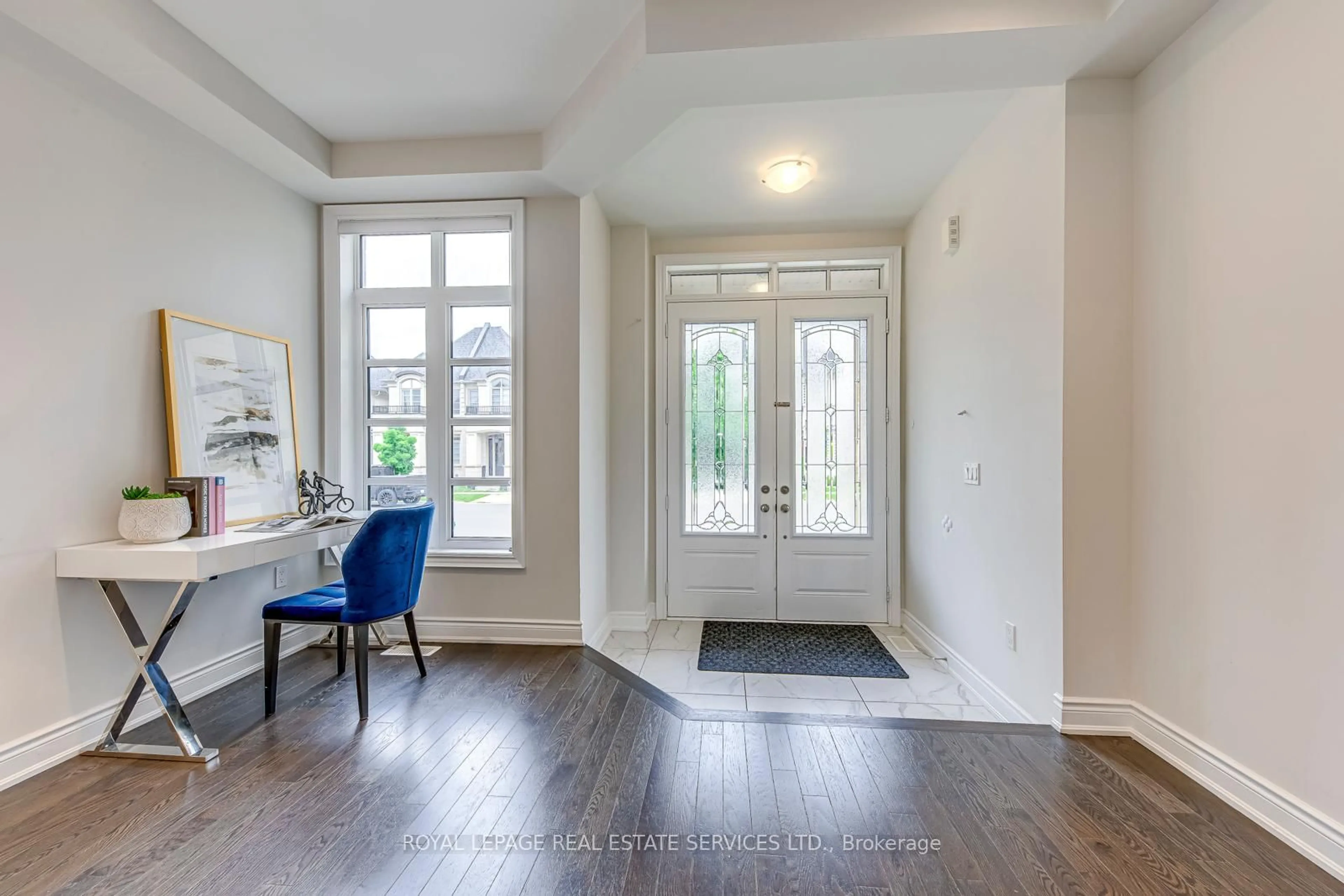 Indoor entryway for 3234 Post Rd, Oakville Ontario L6H 7C5