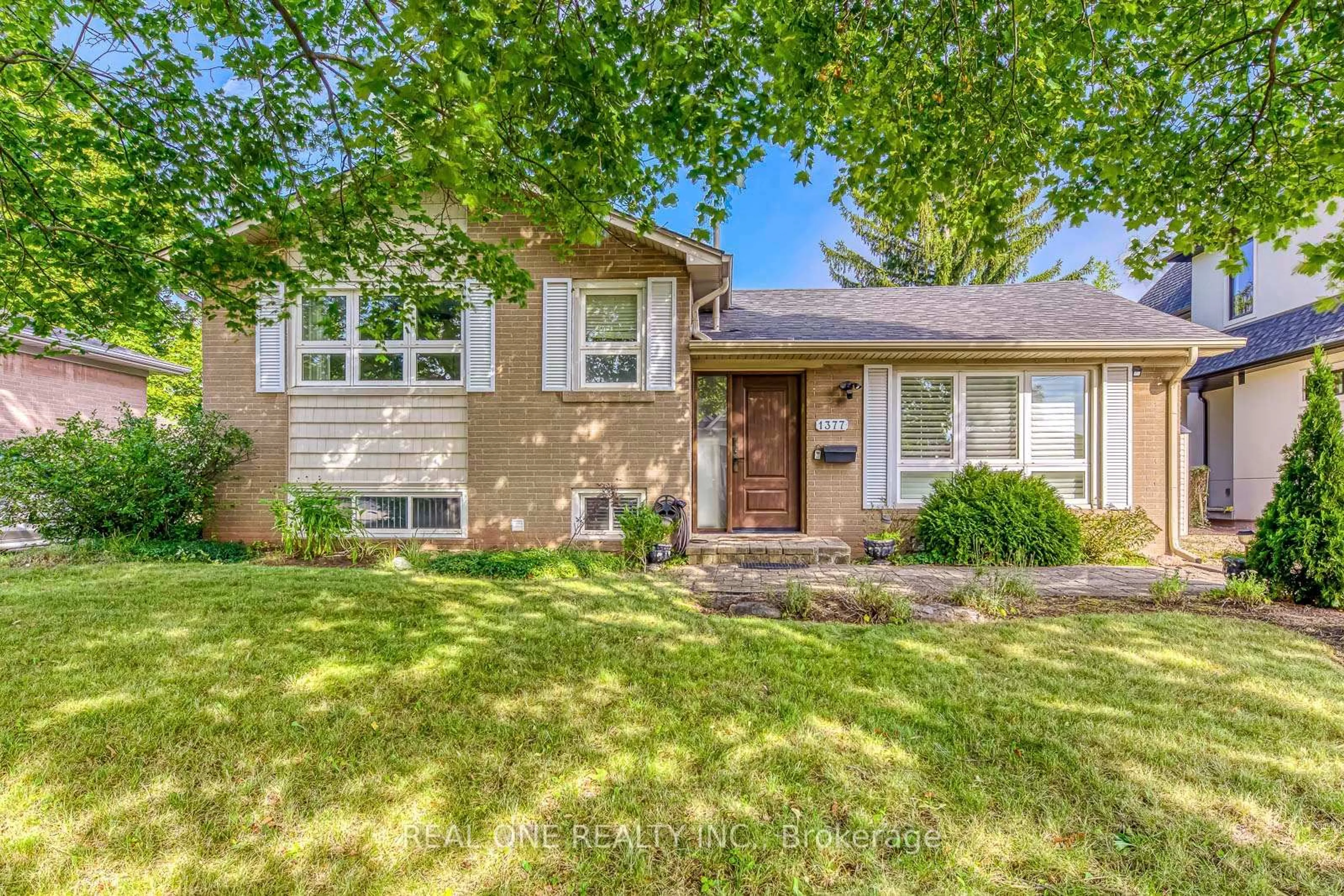 Home with brick exterior material, street for 1377 Sheldon Ave, Oakville Ontario L6L 2P9