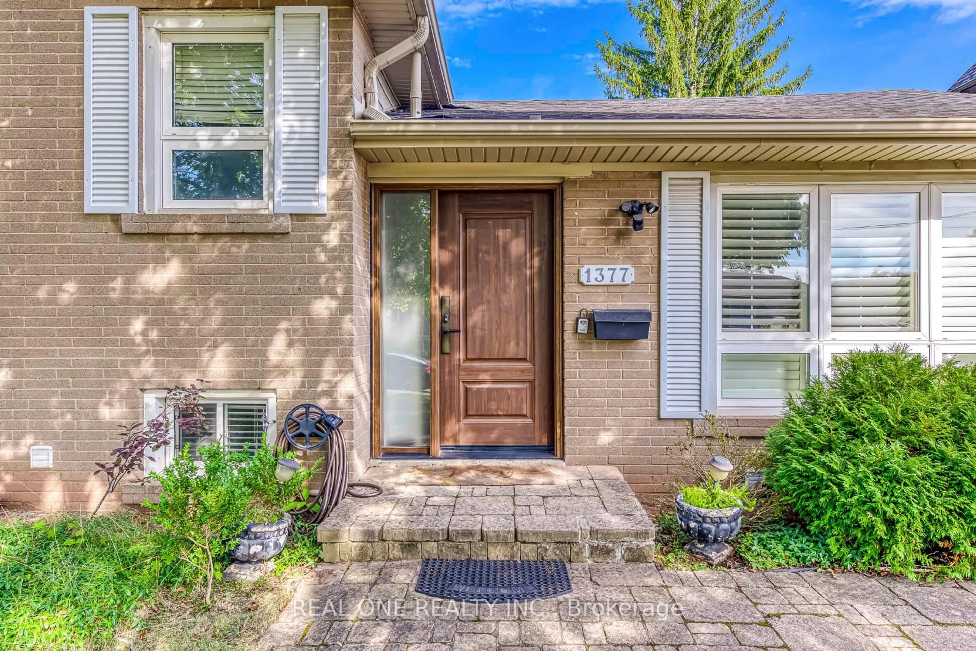 Home with brick exterior material, street for 1377 Sheldon Ave, Oakville Ontario L6L 2P9