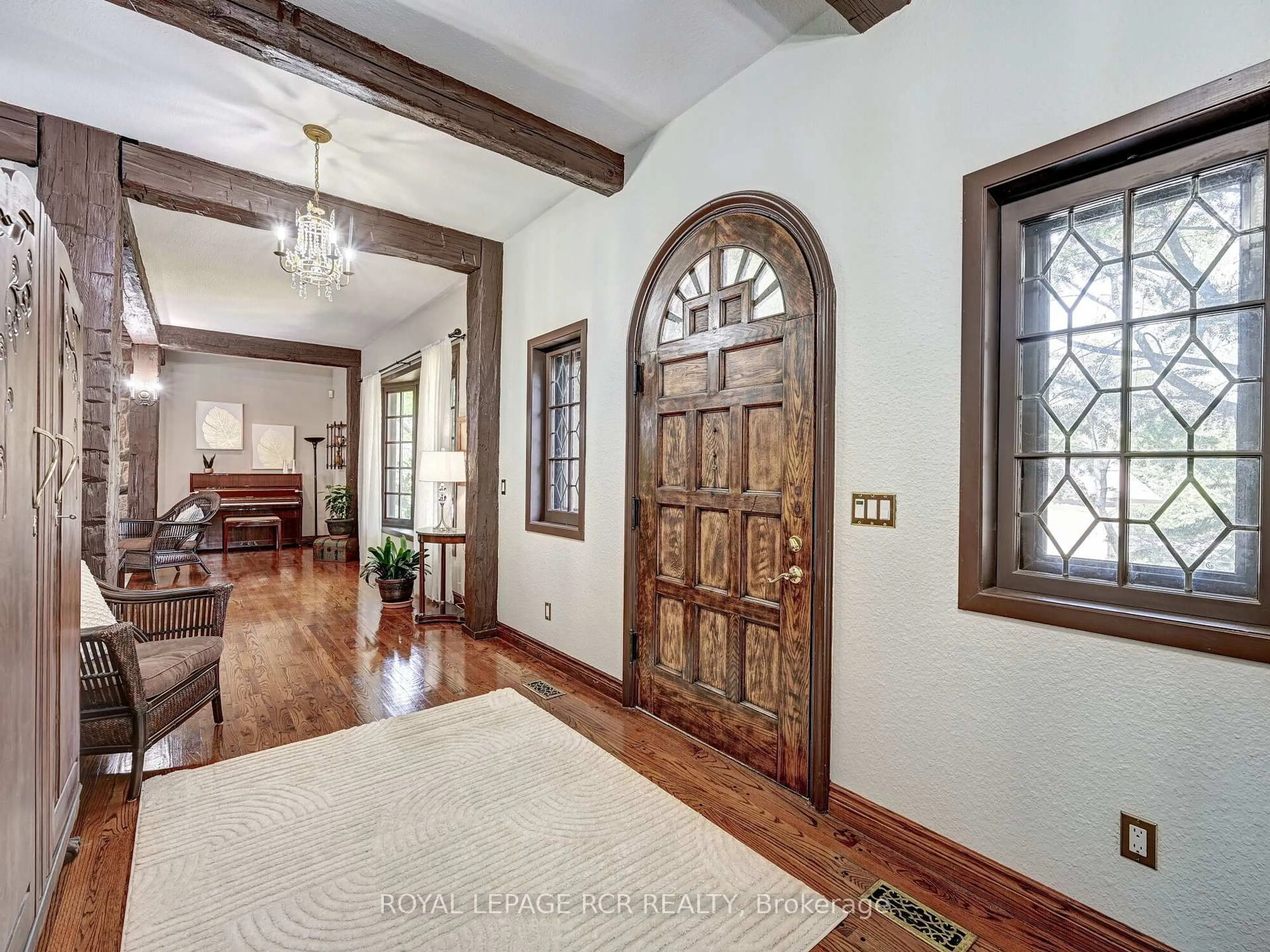 Indoor entryway for 14902 Mount Pleasant Rd, Caledon Ontario L7E 3M3