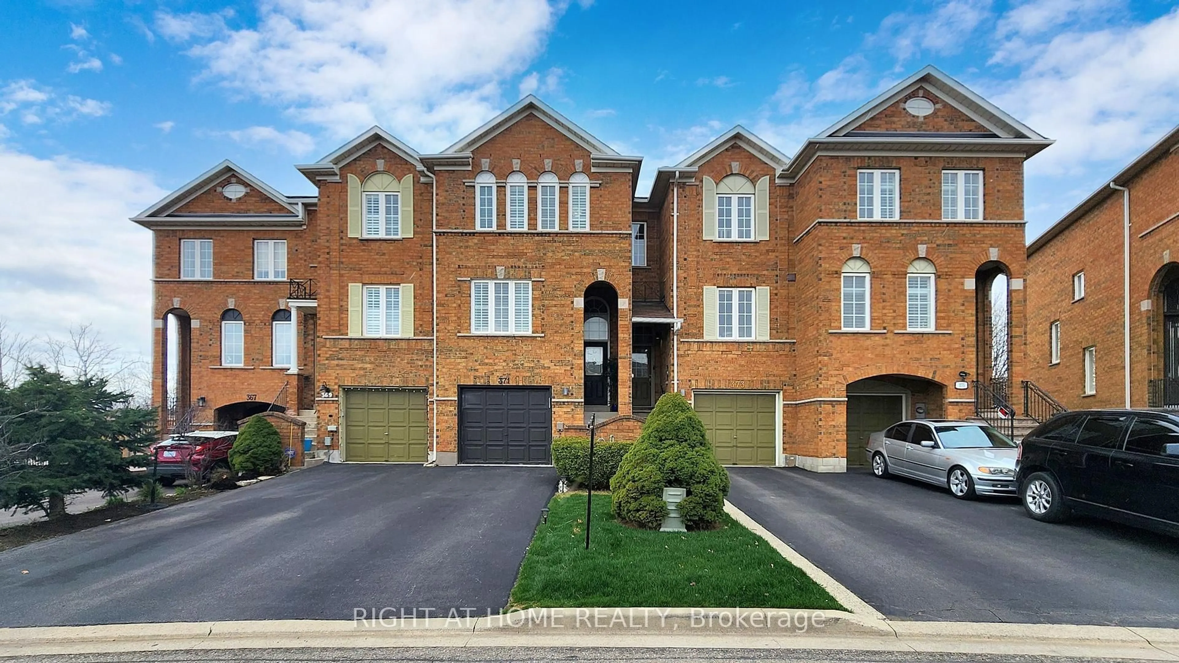 Home with brick exterior material, street for 371 Fairgate Way, Oakville Ontario L6H 6Y1