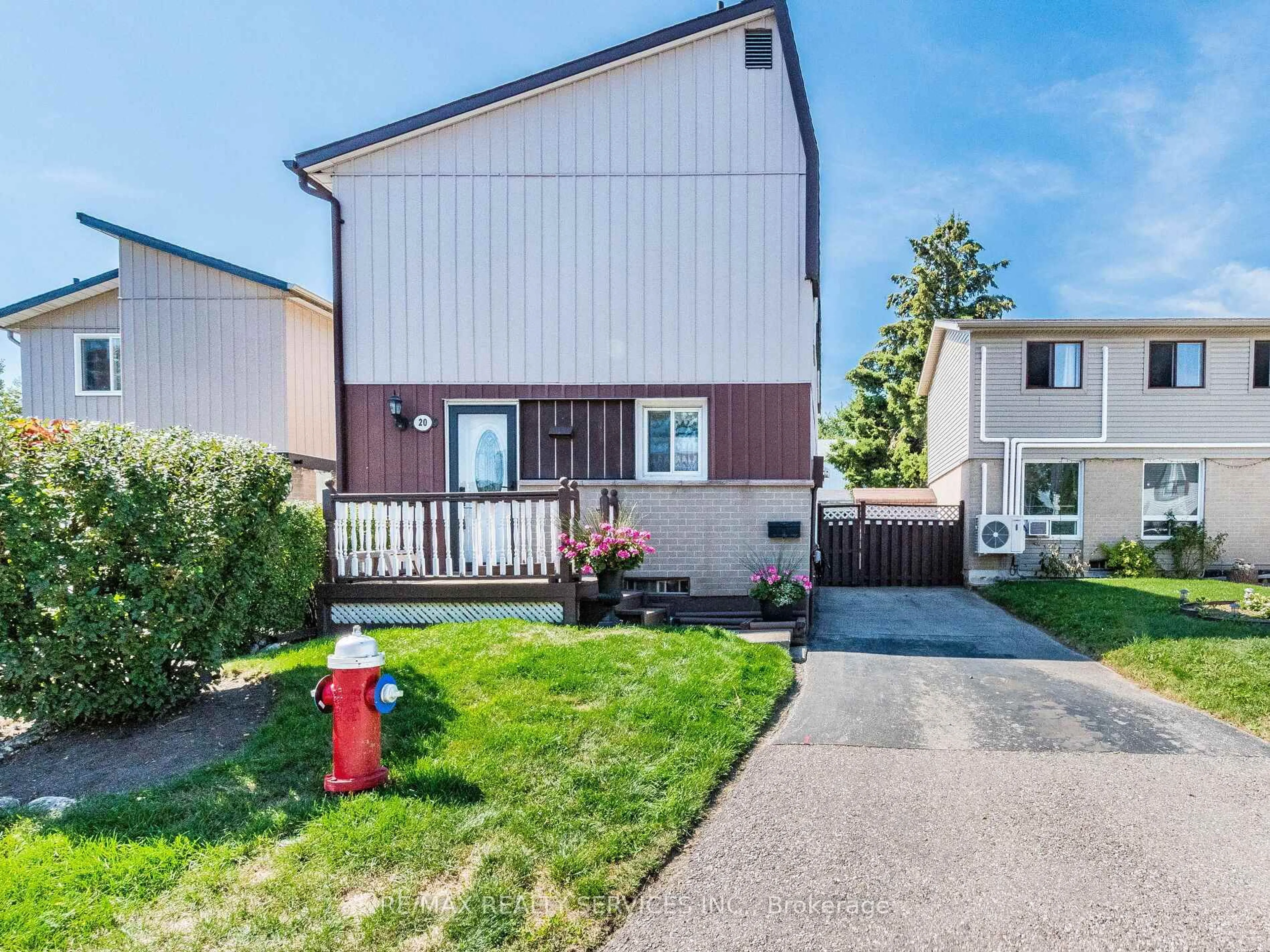 Home with vinyl exterior material, street for 20 Jasmine Sq, Brampton Ontario L6S 2N1