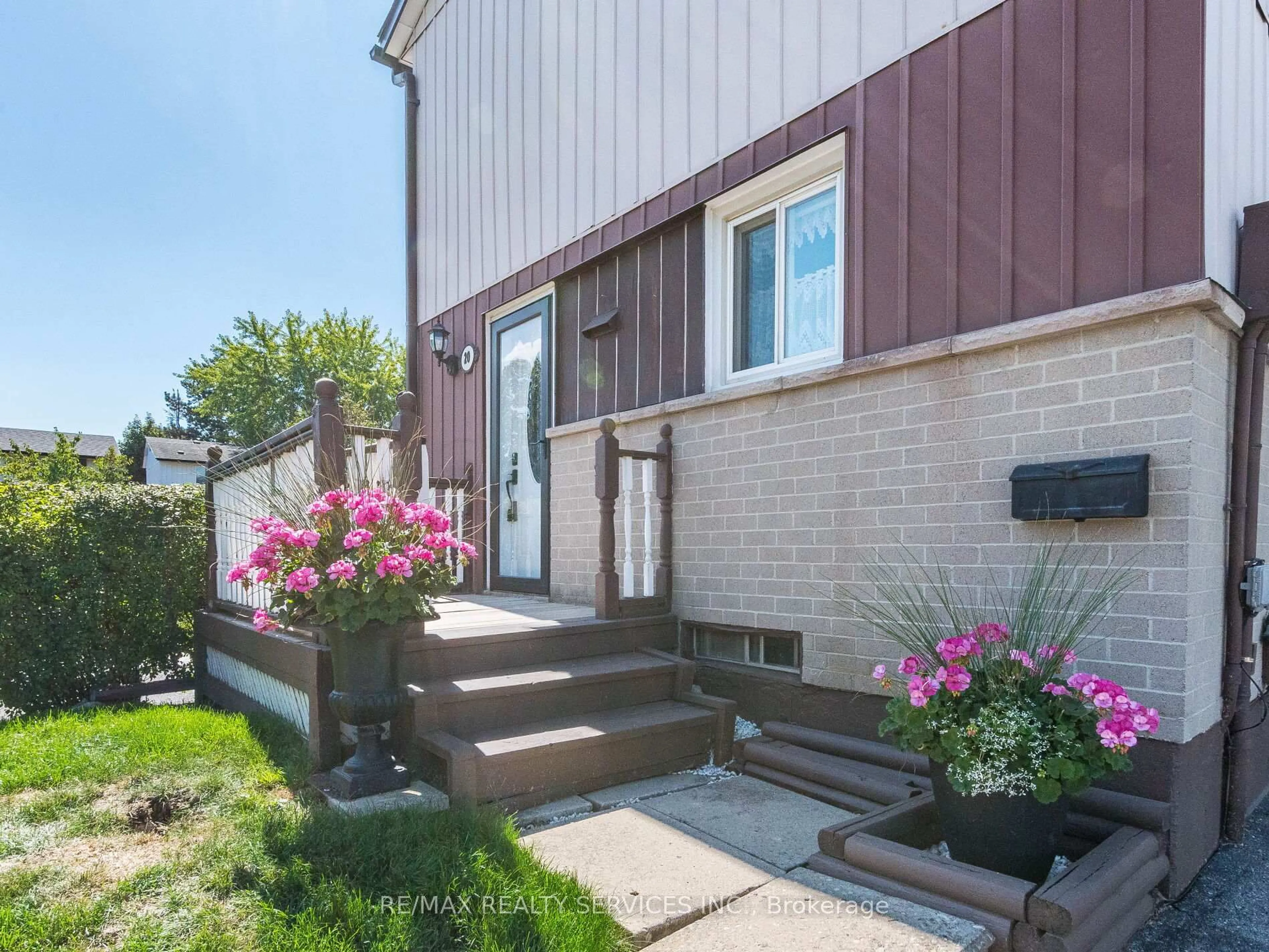 Unknown for 20 Jasmine Sq, Brampton Ontario L6S 2N1