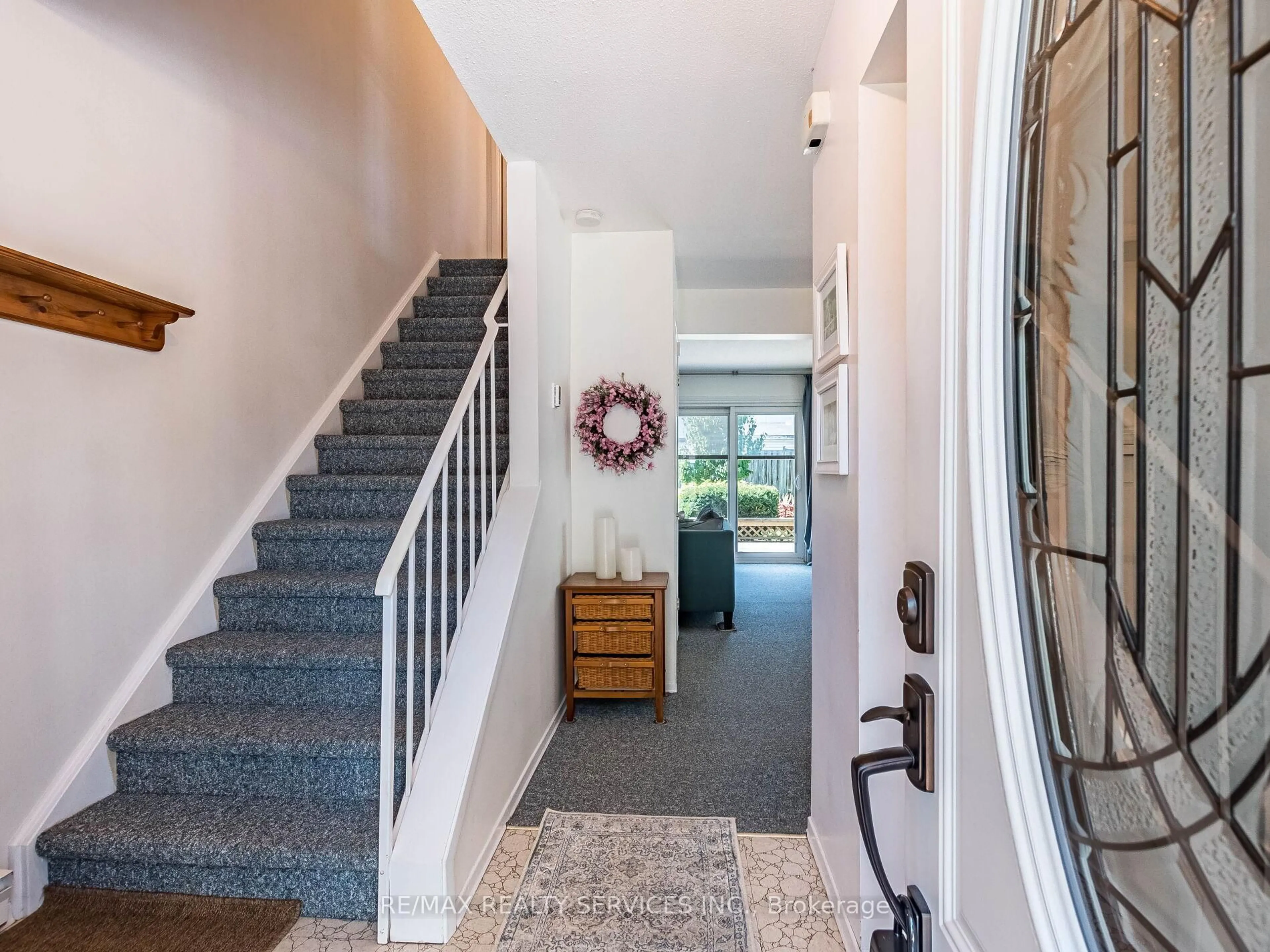 Indoor entryway for 20 Jasmine Sq, Brampton Ontario L6S 2N1