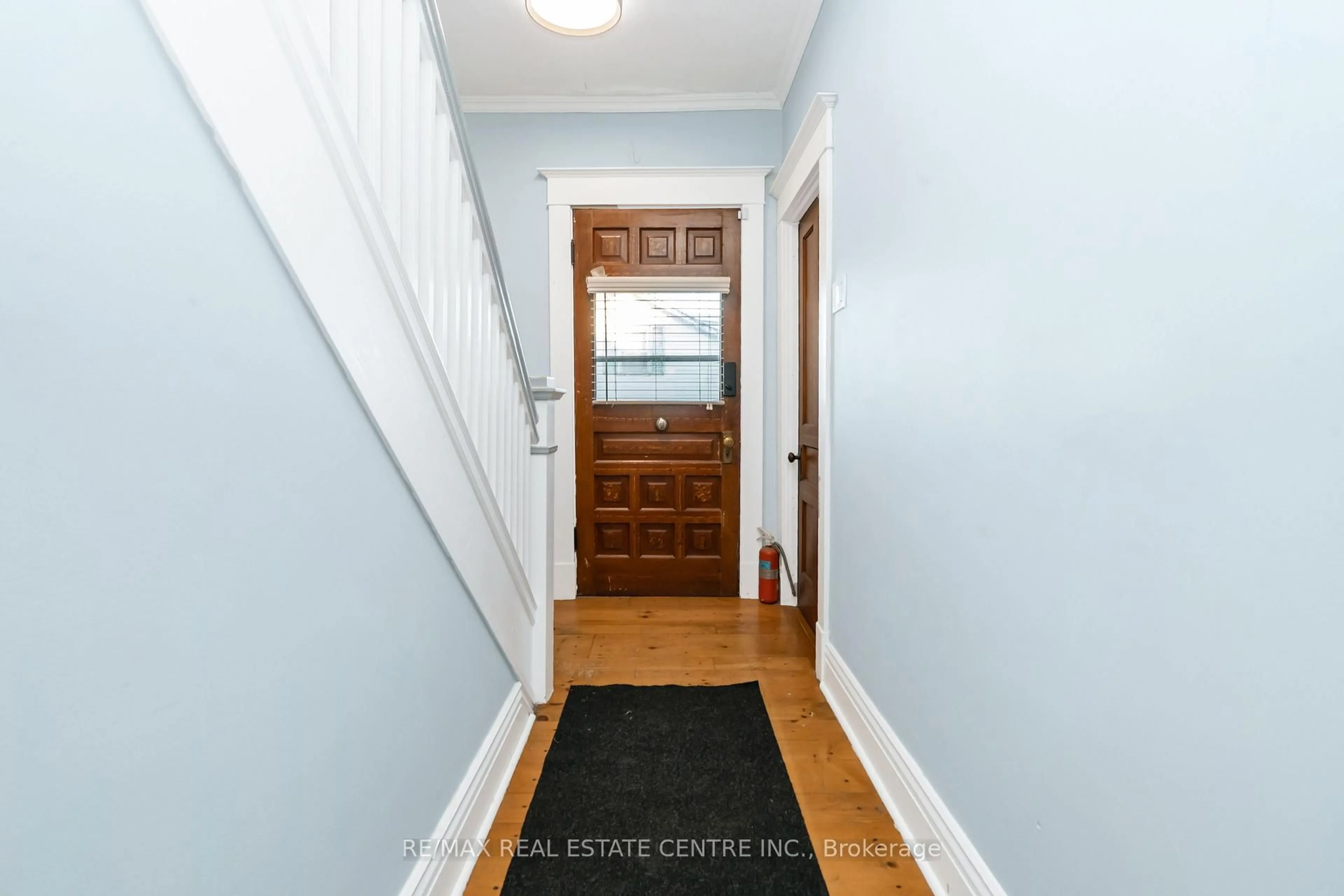 Indoor entryway for 90 Main St, Milton Ontario L0P 1B0