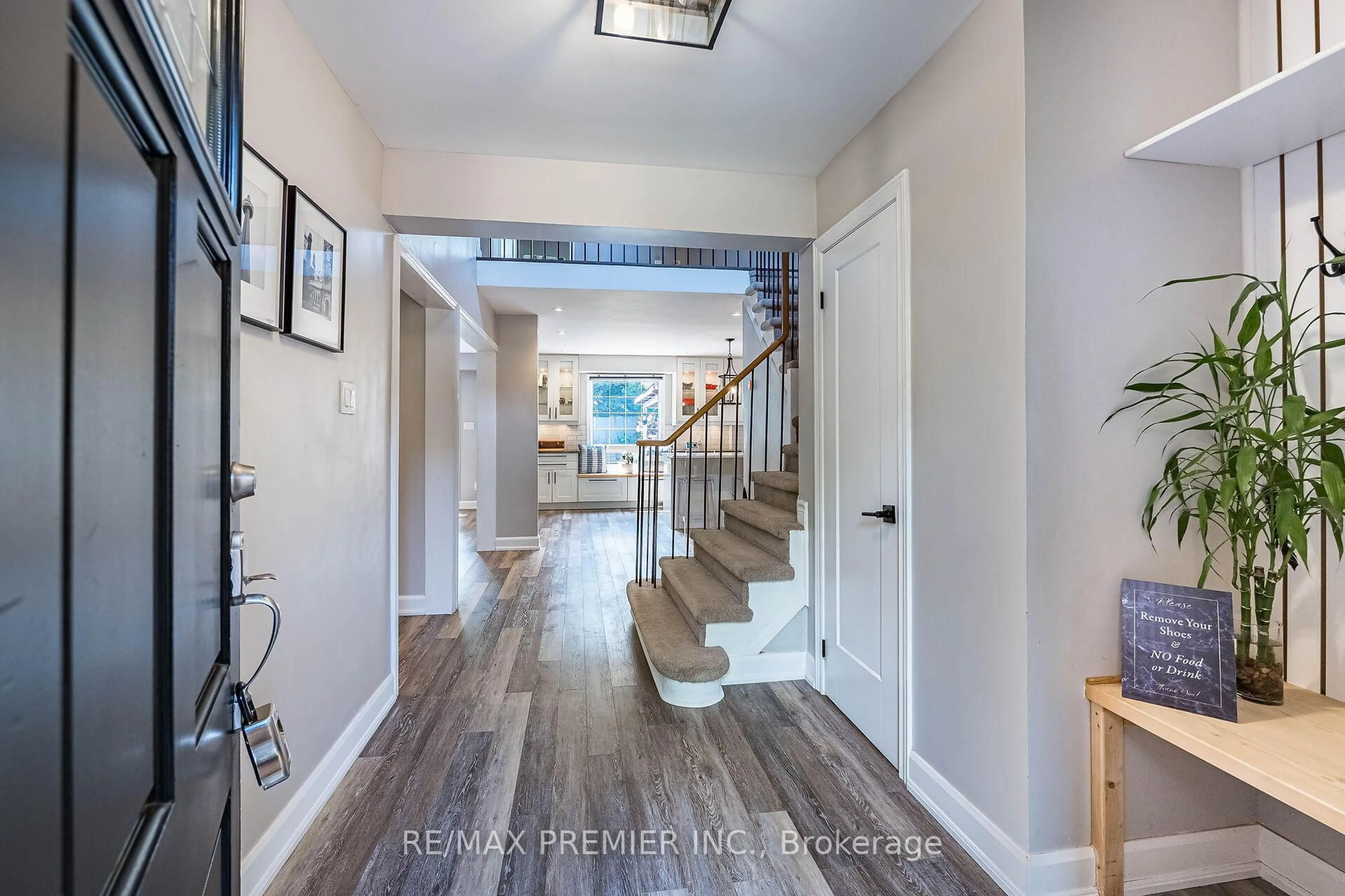 Indoor entryway for 355 Hersey Cres, Caledon Ontario L7E 3Z6