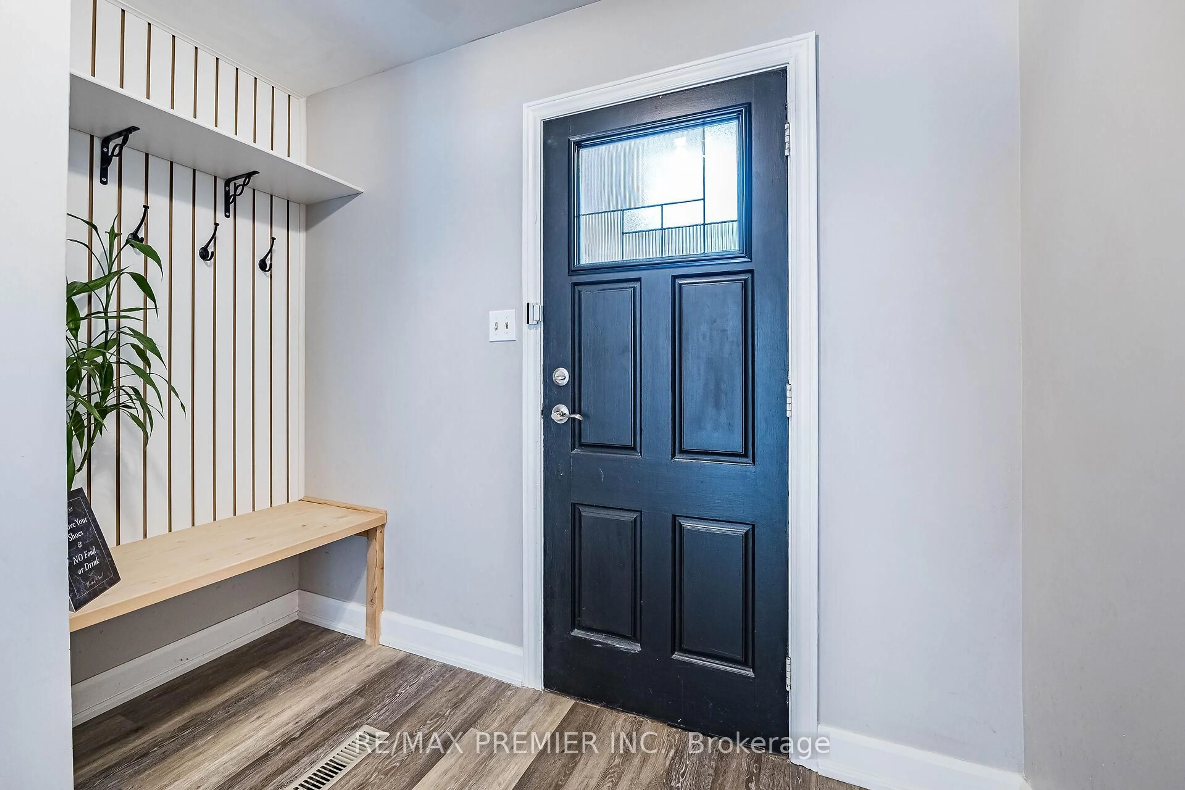 Indoor entryway for 355 Hersey Cres, Caledon Ontario L7E 3Z6