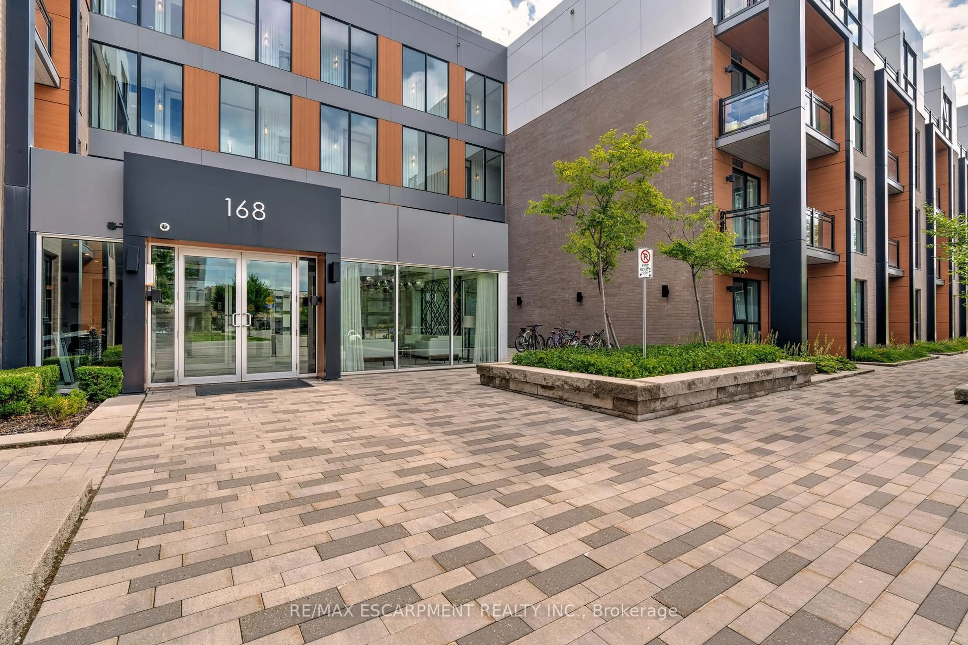 Patio, unknown for 168 Sabina Dr #119, Oakville Ontario L6H 0W5
